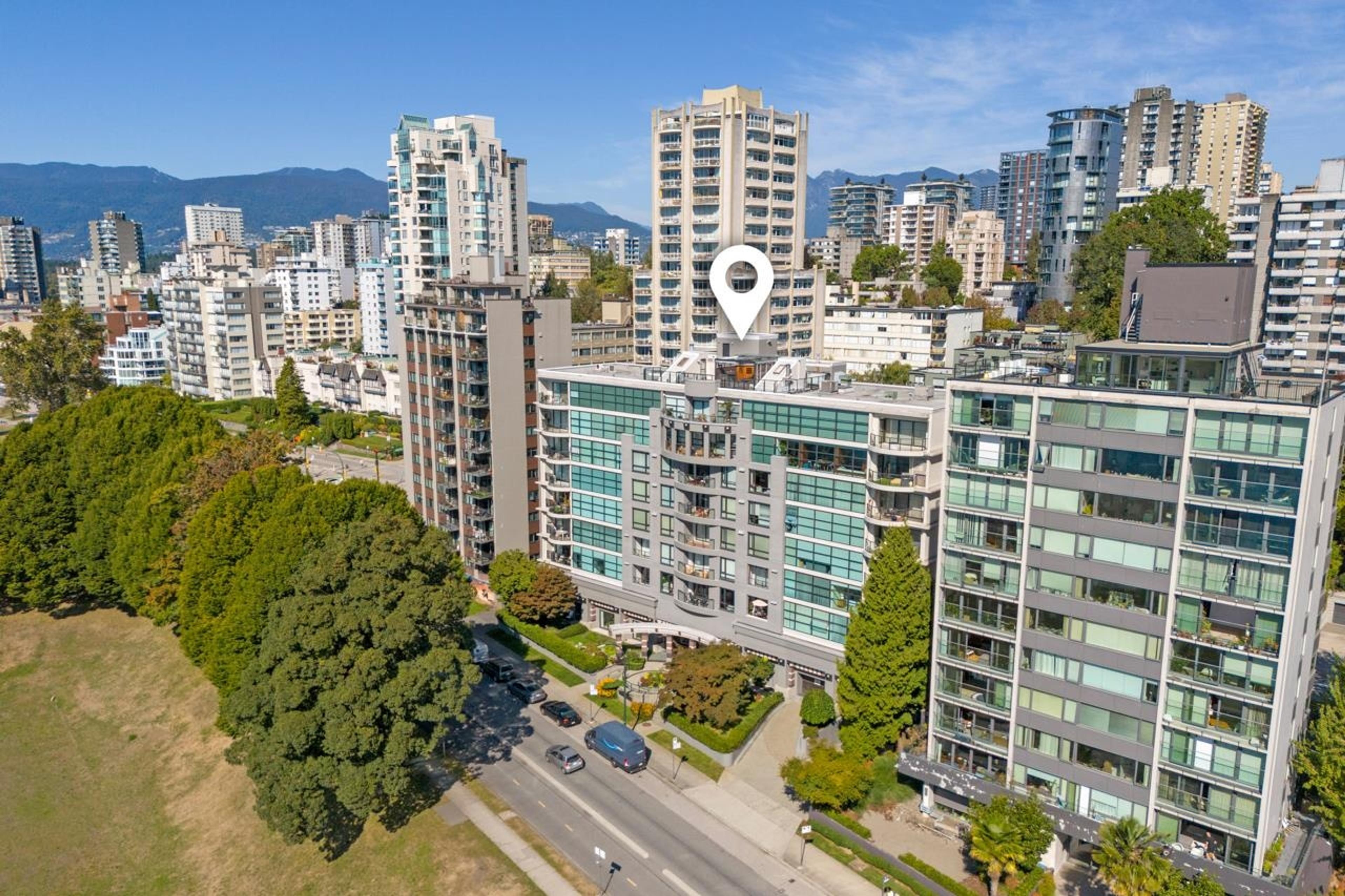 1233 Beach Avenue, Vancouver - Exteriors - Full Complex View - Photo 7