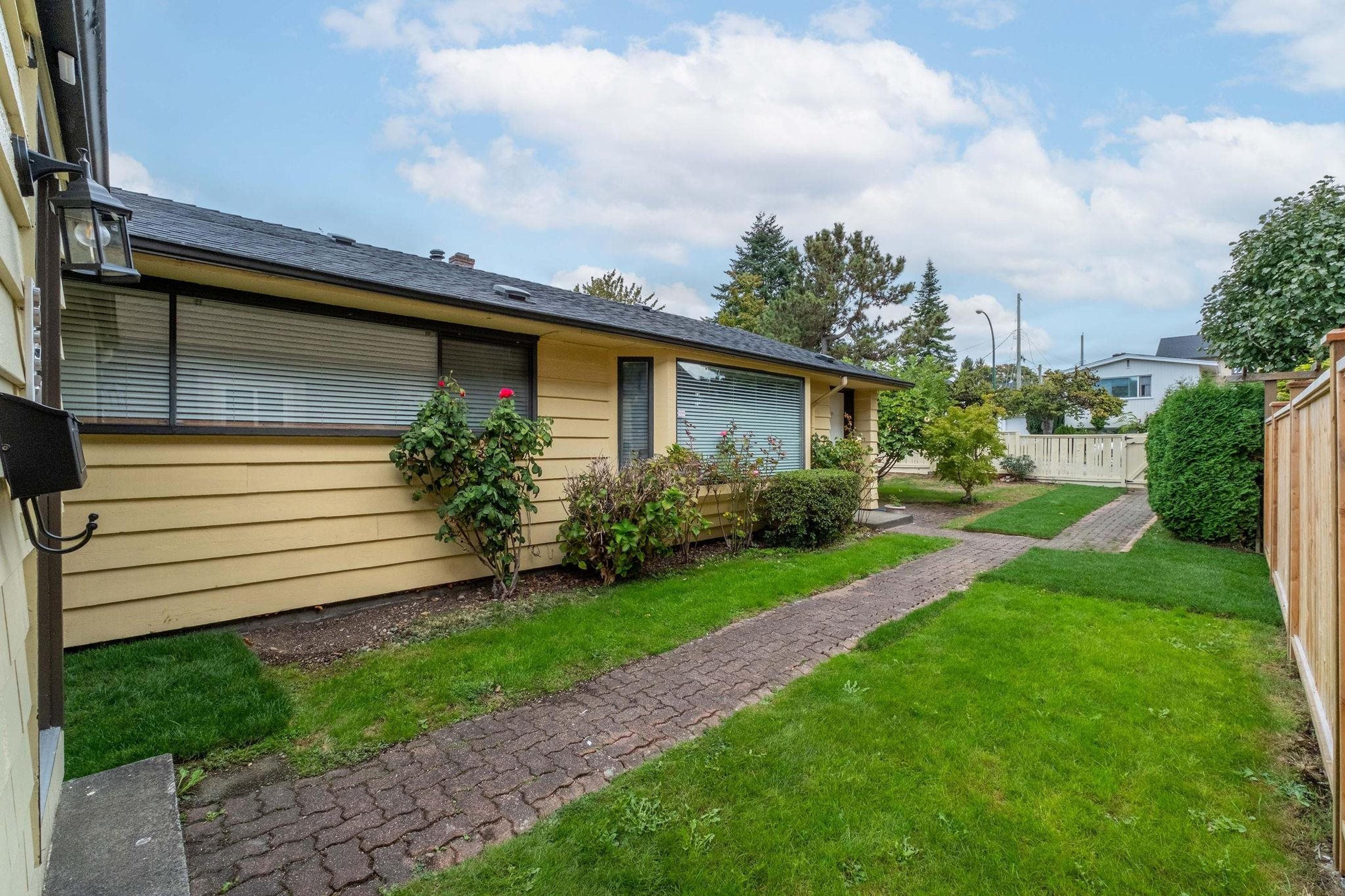 8271 Laurel Street, Vancouver - Exteriors - Photo 2