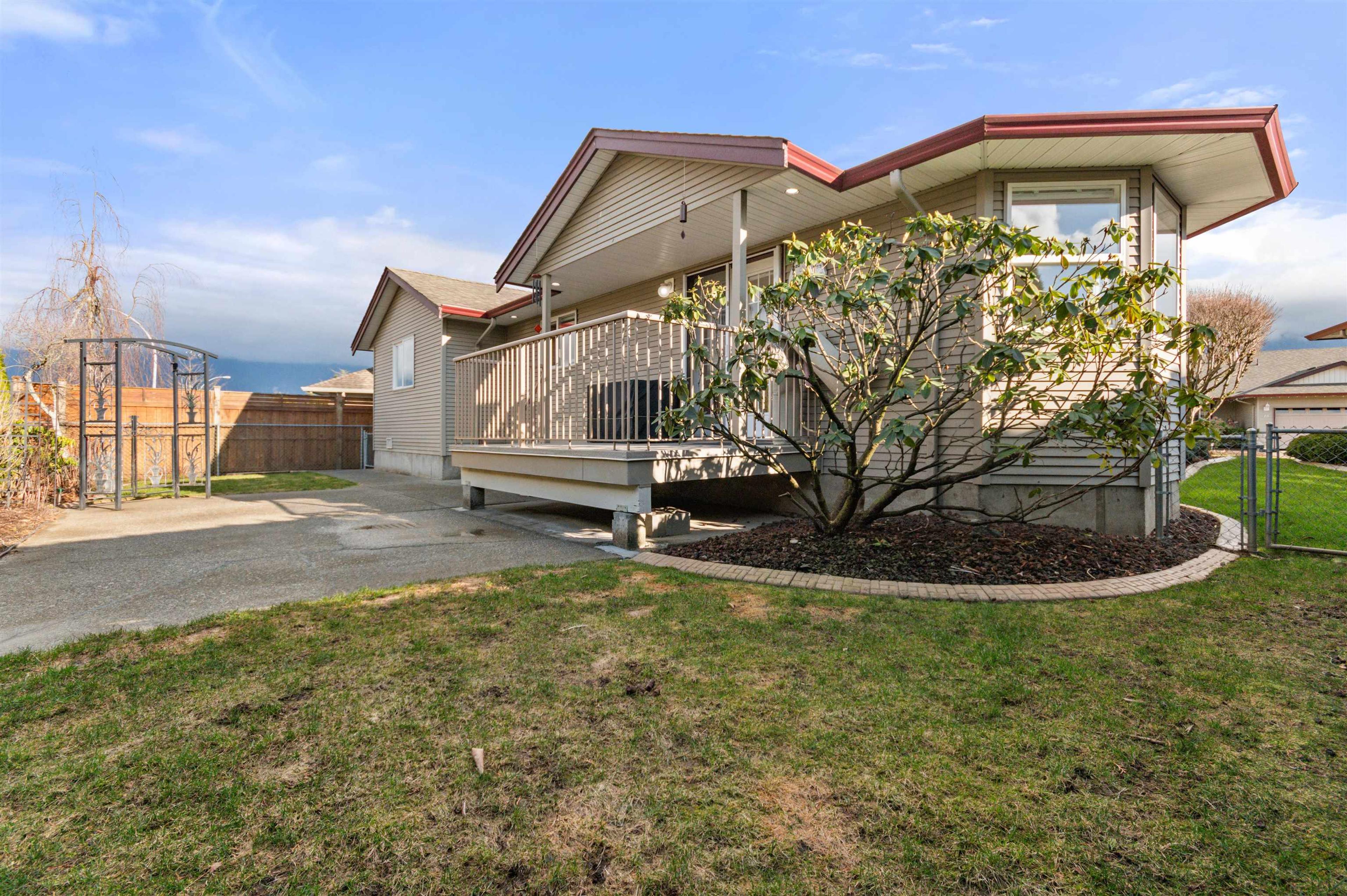 7330 Elm Road, Agassiz - Exteriors - Photo 1