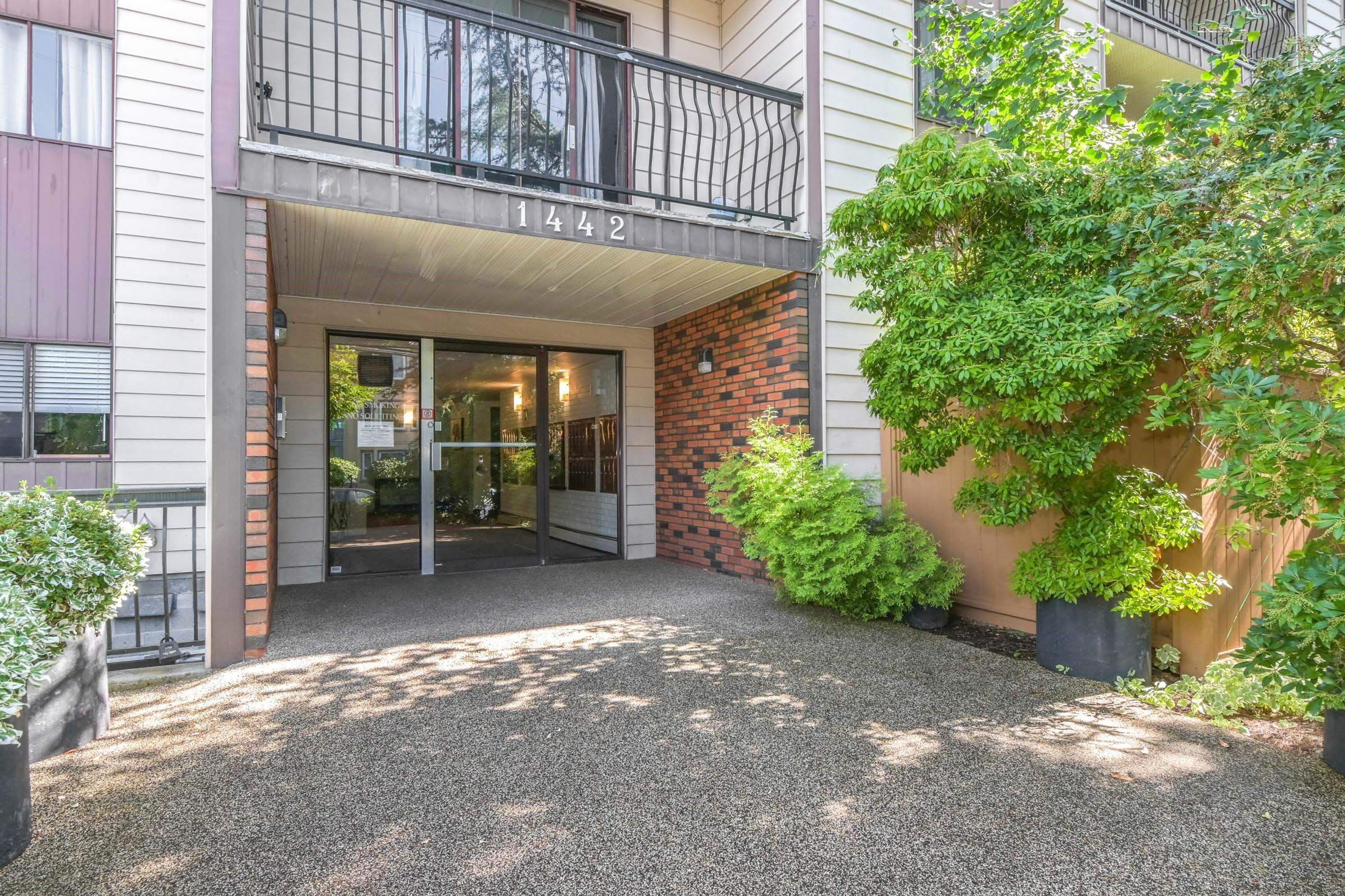 1442 Blackwood Street, White Rock - Exteriors - Photo 2