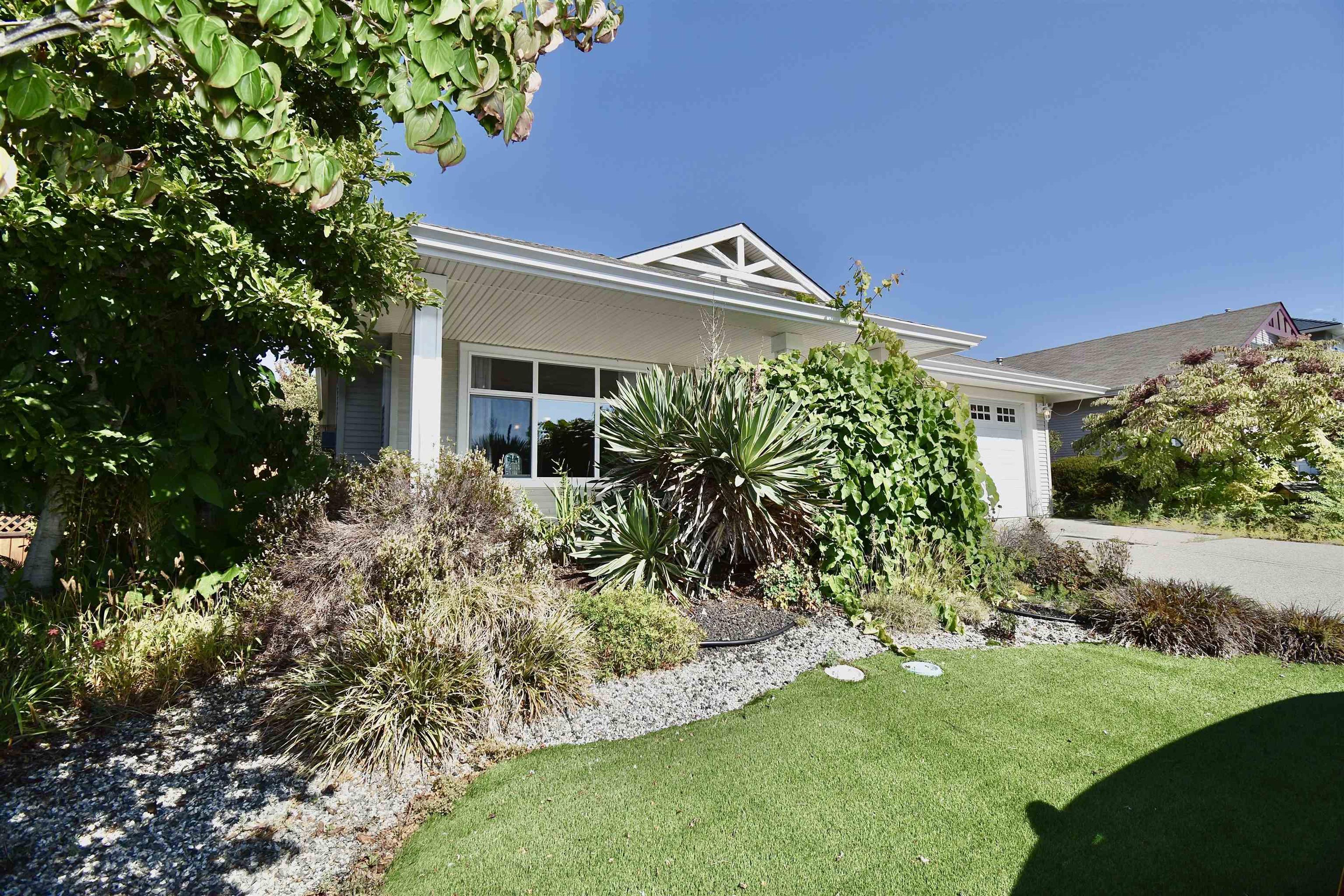 6371 Williams Place, Sechelt - Exteriors - Photo 3