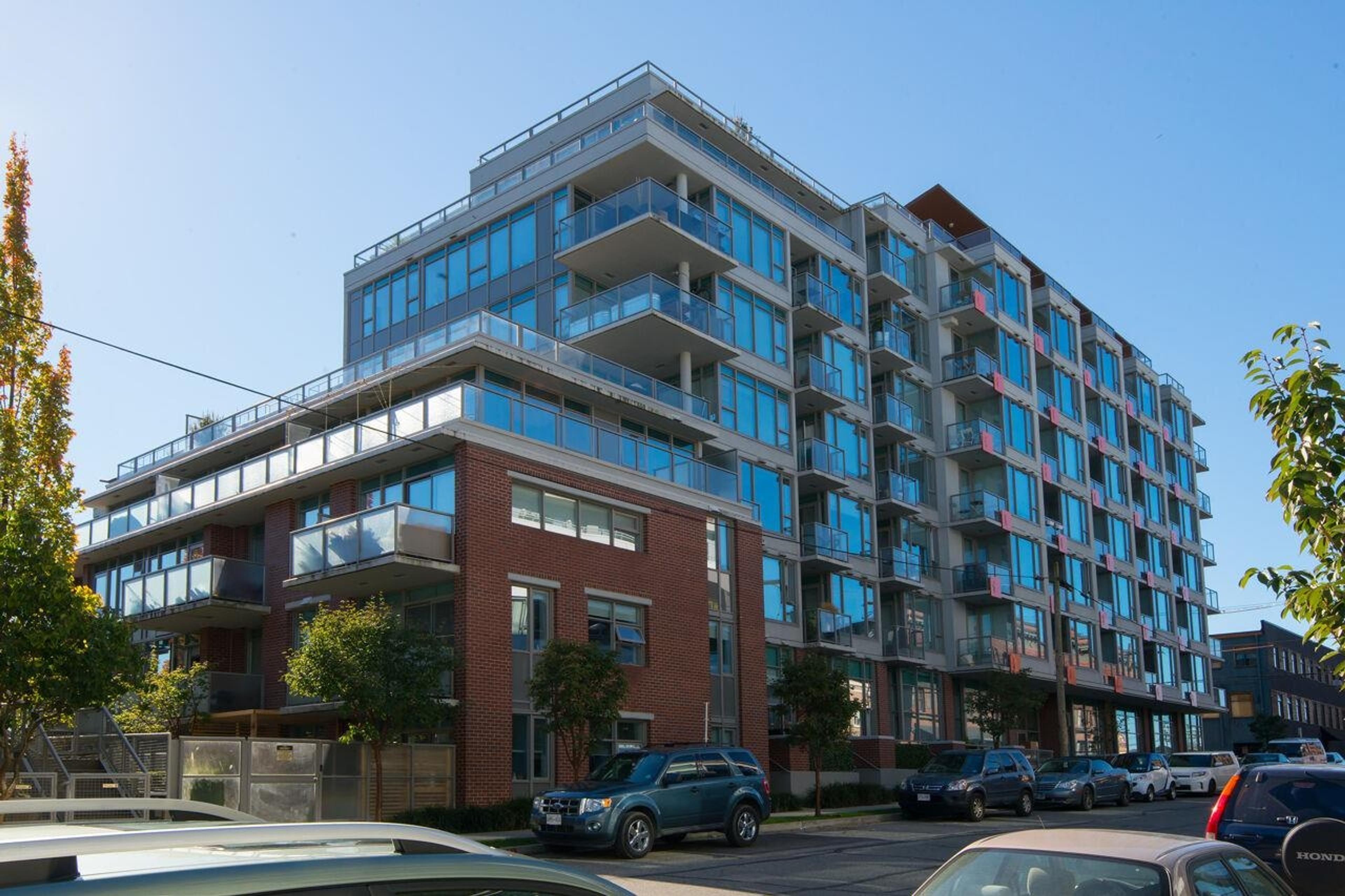 250 E 6 Avenue, Vancouver - Exteriors - Full Complex View - Photo 2