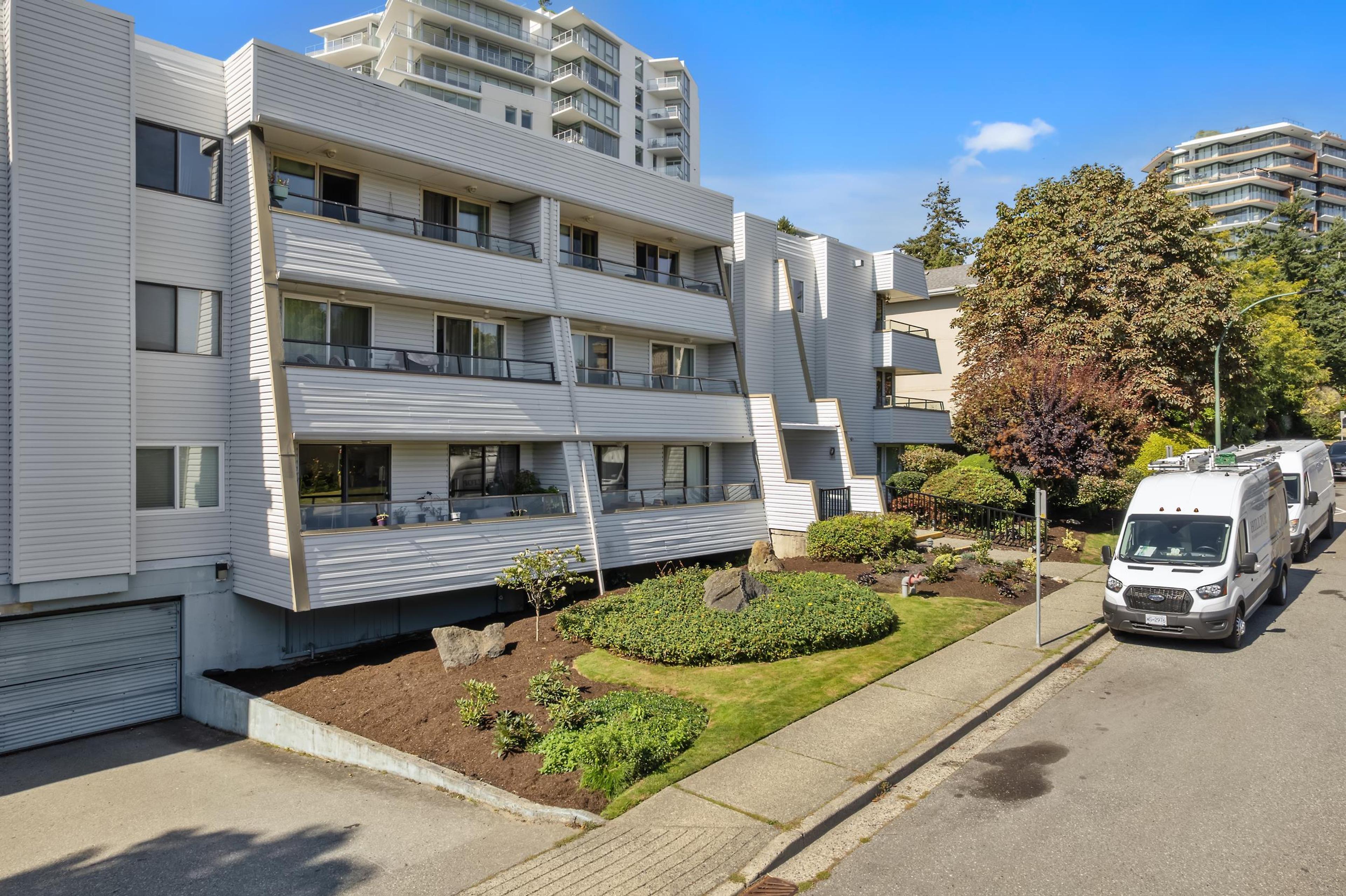 1341 George Street, White Rock - Exteriors - Photo 3