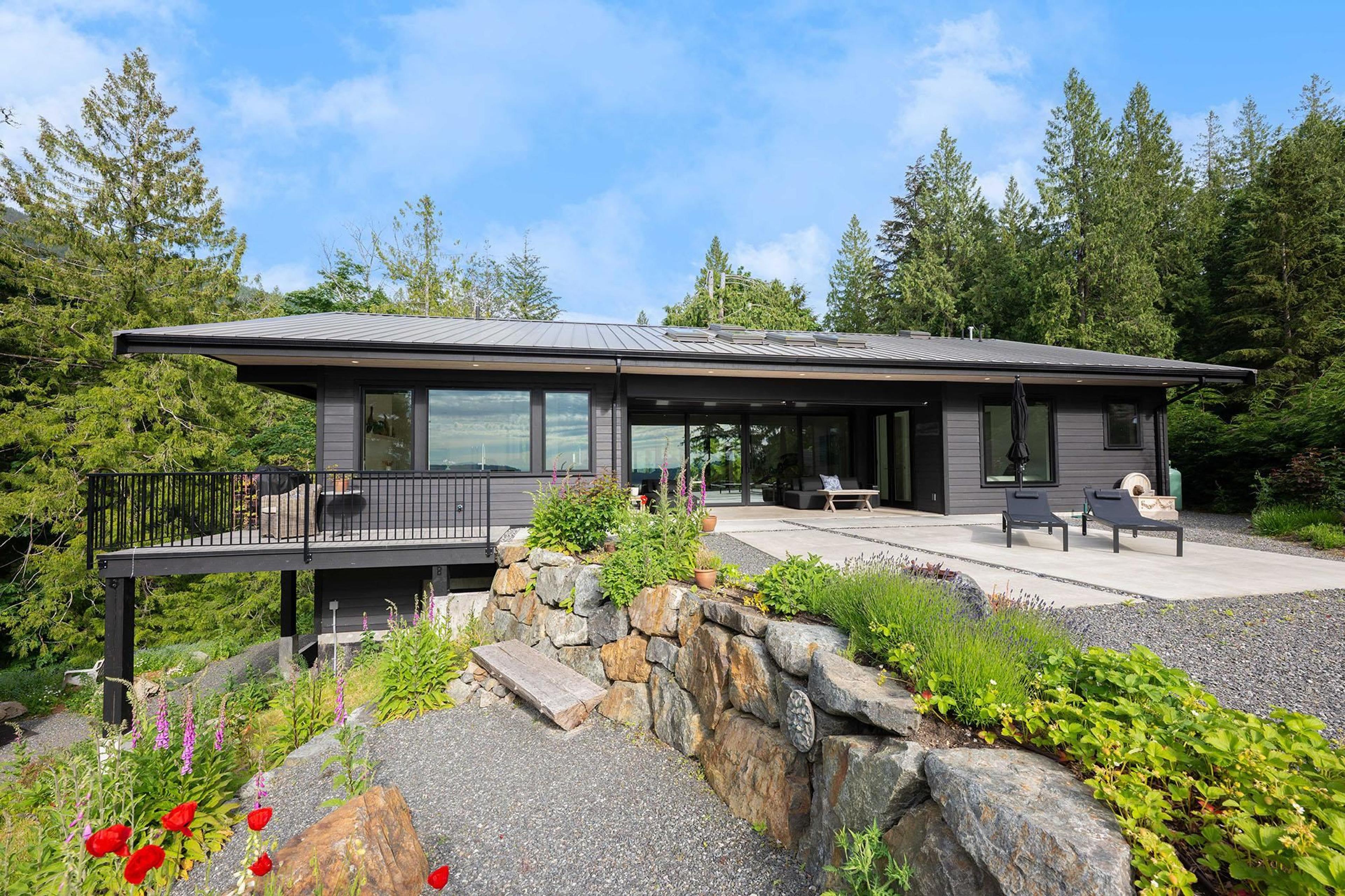 1620 Evergreen Lane, Bowen Island - Exteriors - Photo 2
