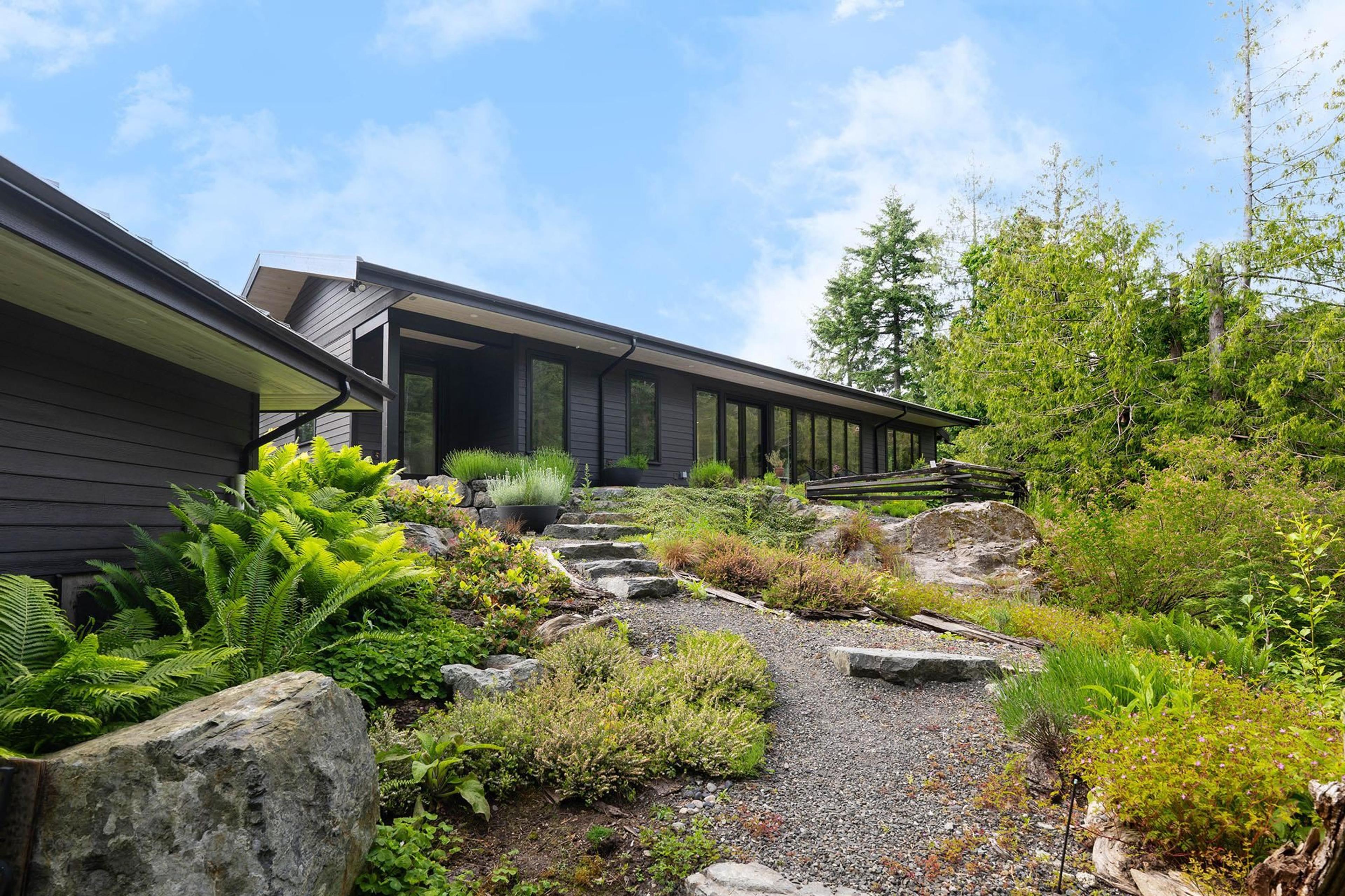 1620 Evergreen Lane, Bowen Island - Exteriors - Photo 5