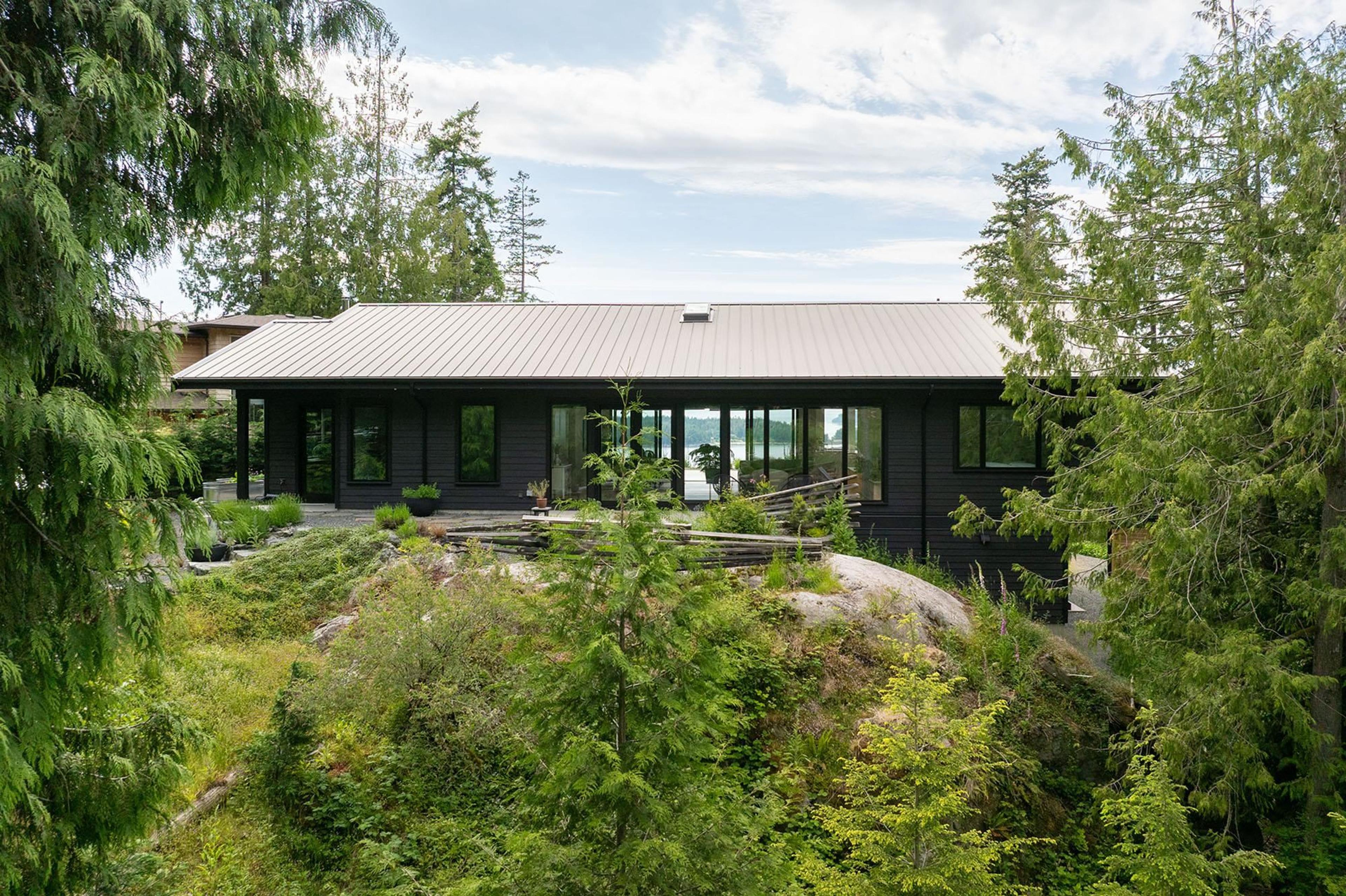 1620 Evergreen Lane, Bowen Island - Exteriors - Photo 7