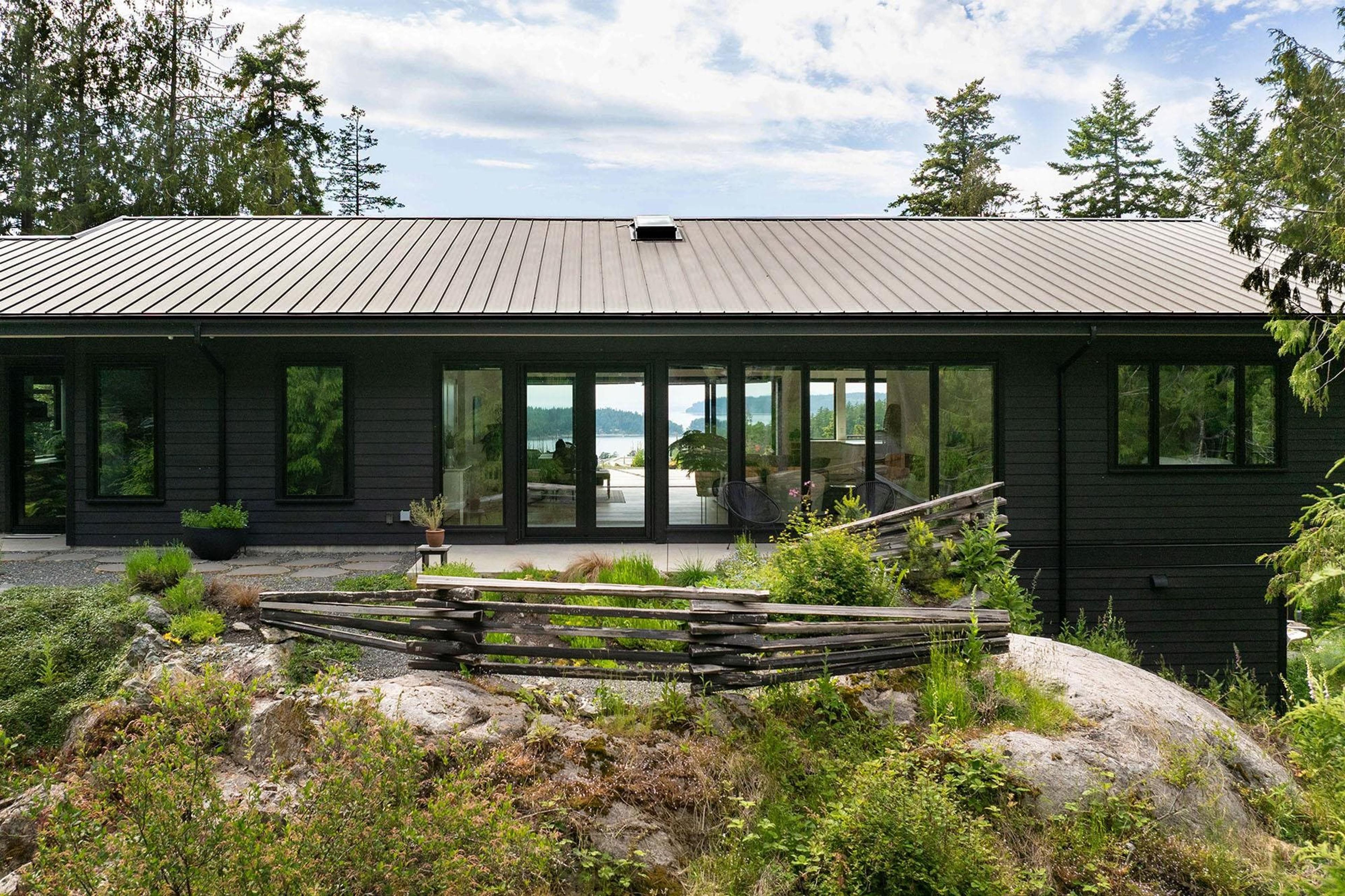 1620 Evergreen Lane, Bowen Island - Exteriors - Photo 8