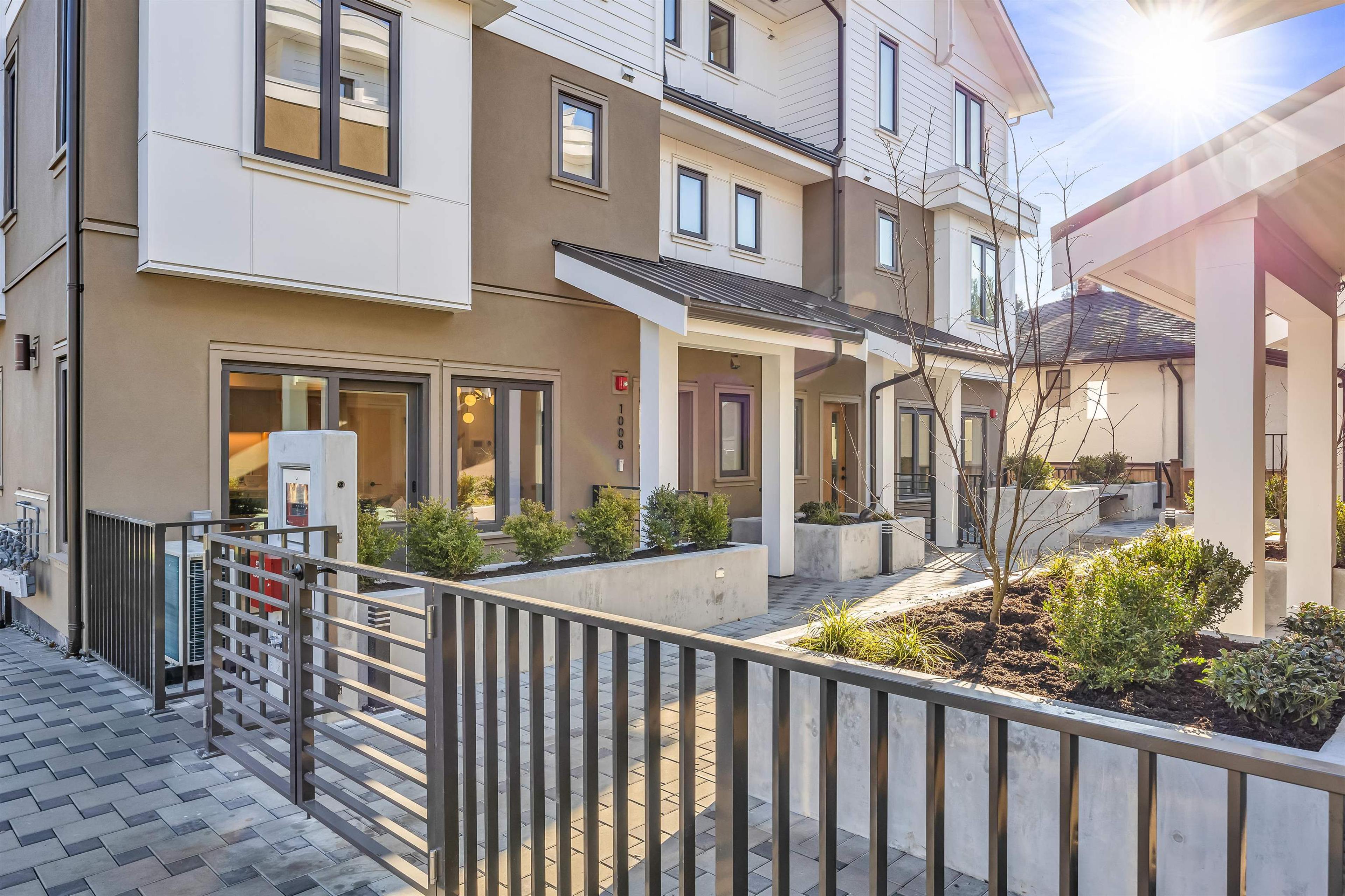 6809 Oak Street, Vancouver - Exteriors - Full Complex View - Photo 2