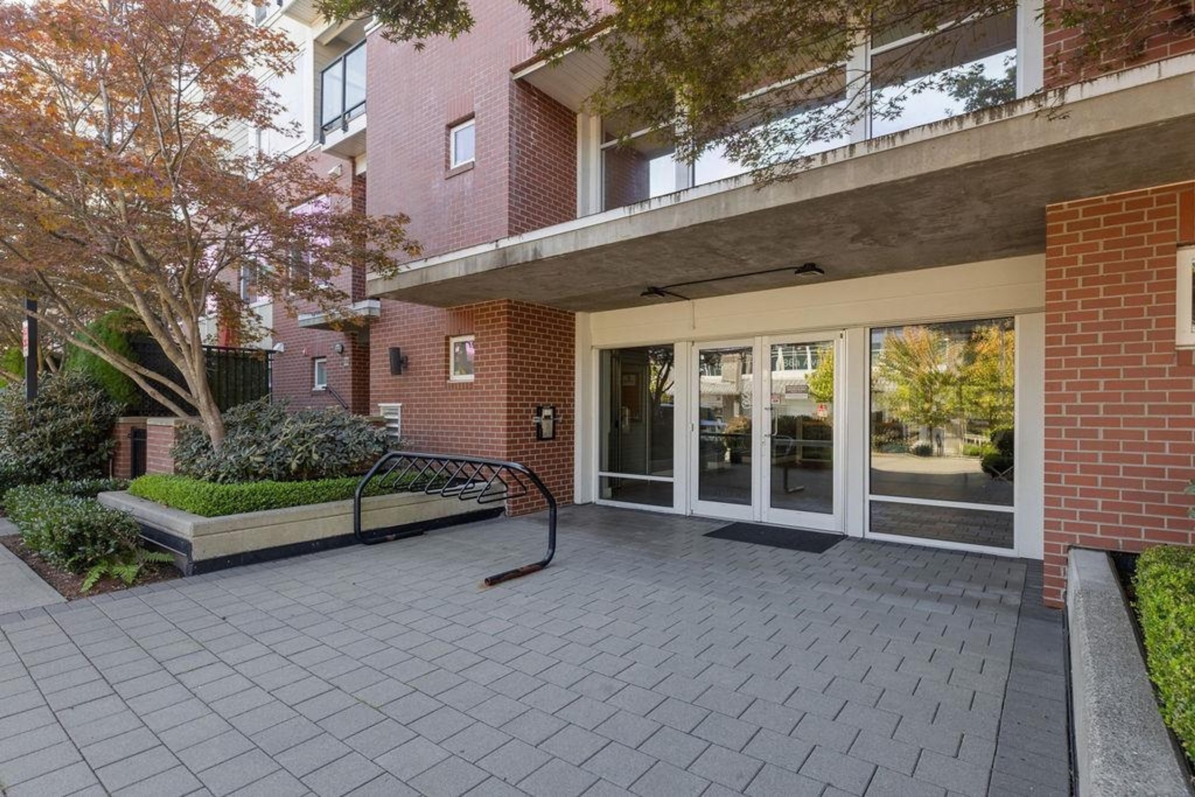 15956 86a Avenue, Surrey - Exteriors - Photo 2