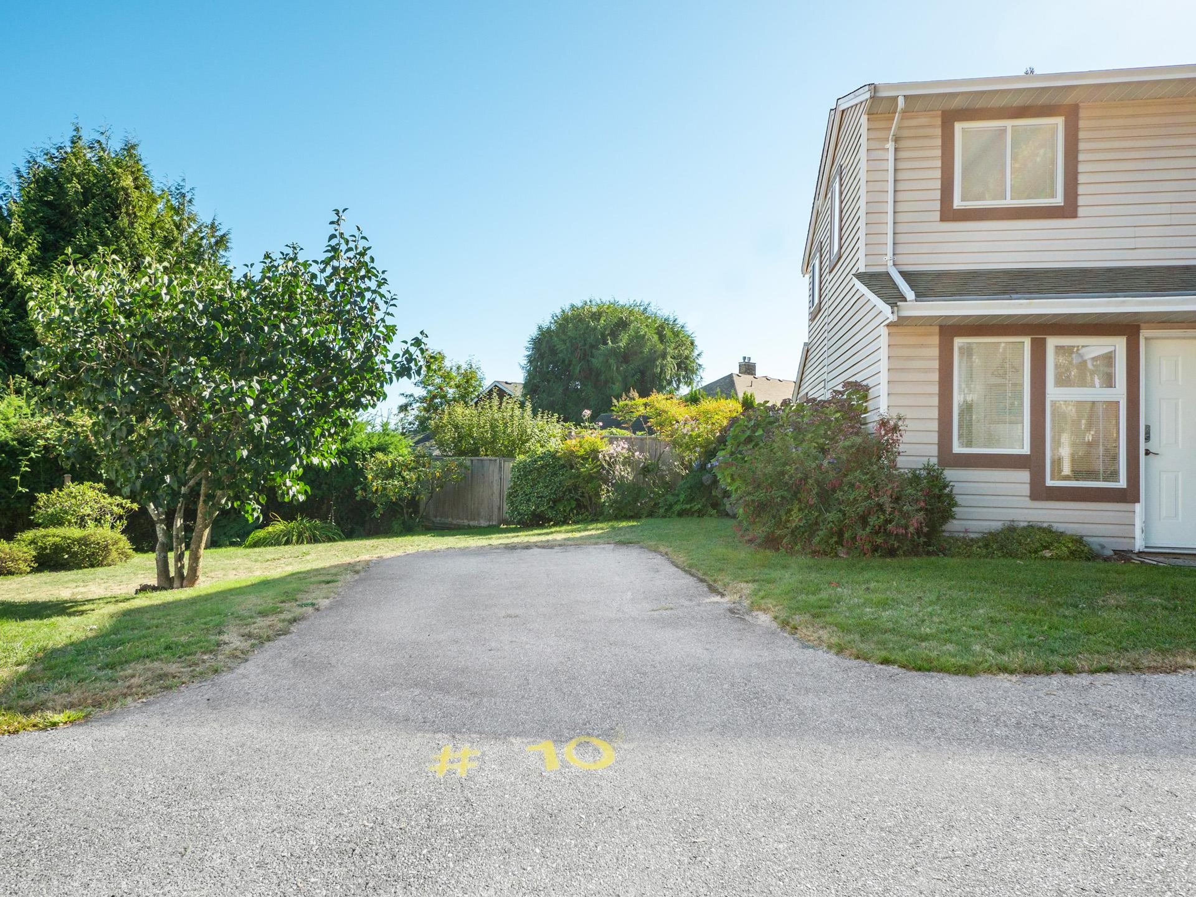 765 School Road, Gibsons - Exteriors - Photo 3