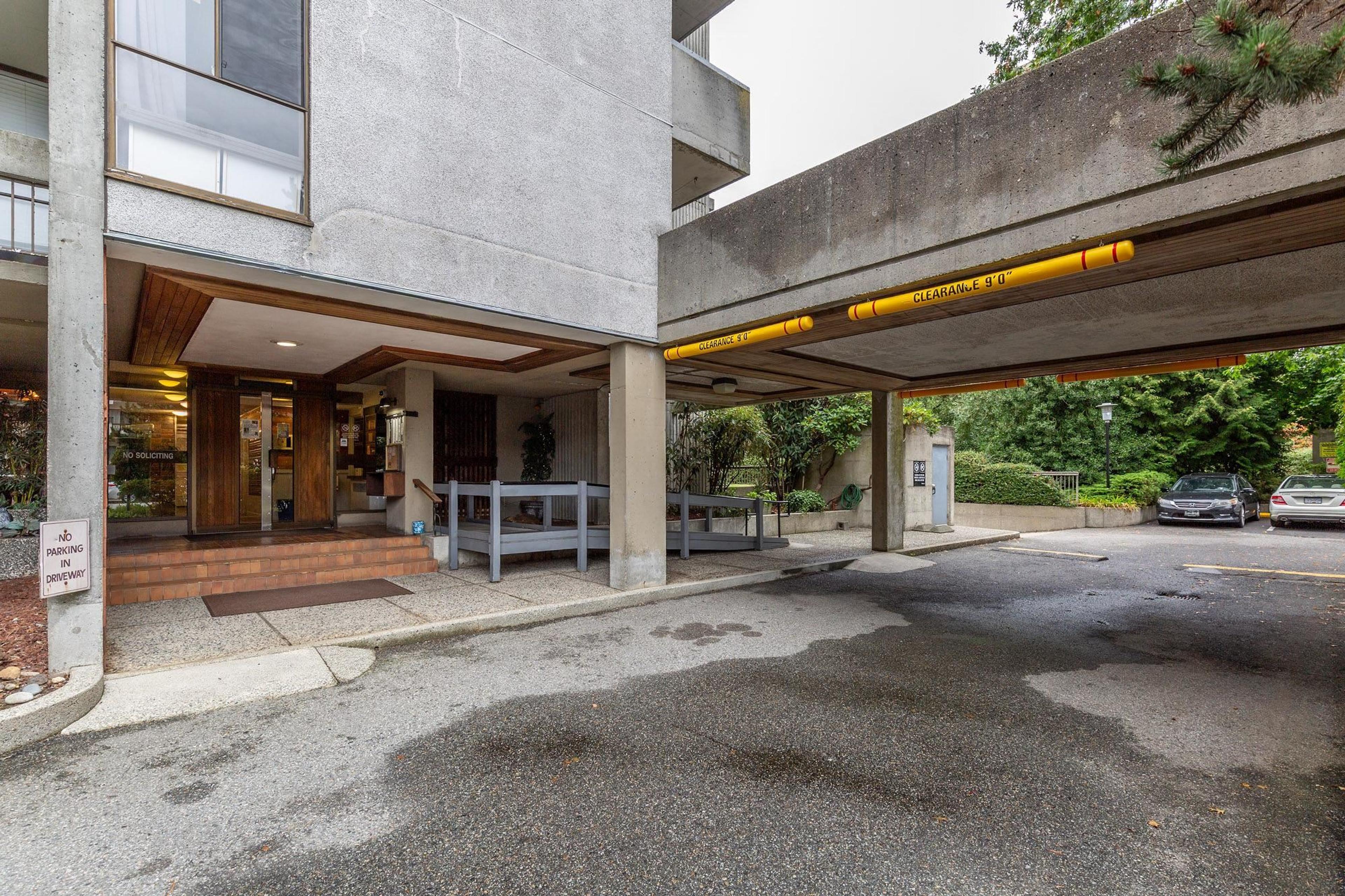 6759 Willingdon Avenue, Burnaby - Exteriors - Photo 2