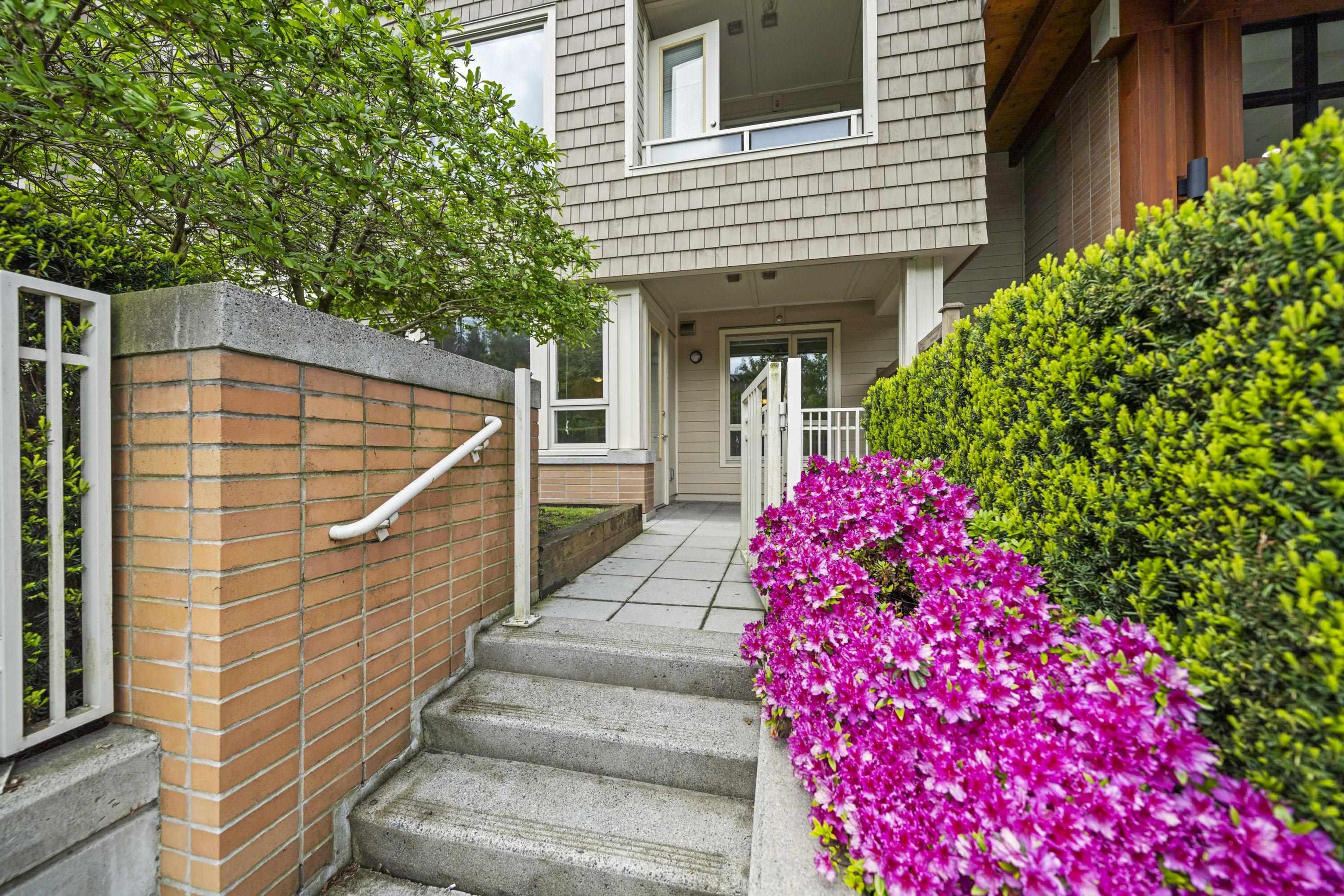 2665 Mountain Highway, North Vancouver - Exteriors - Photo 3