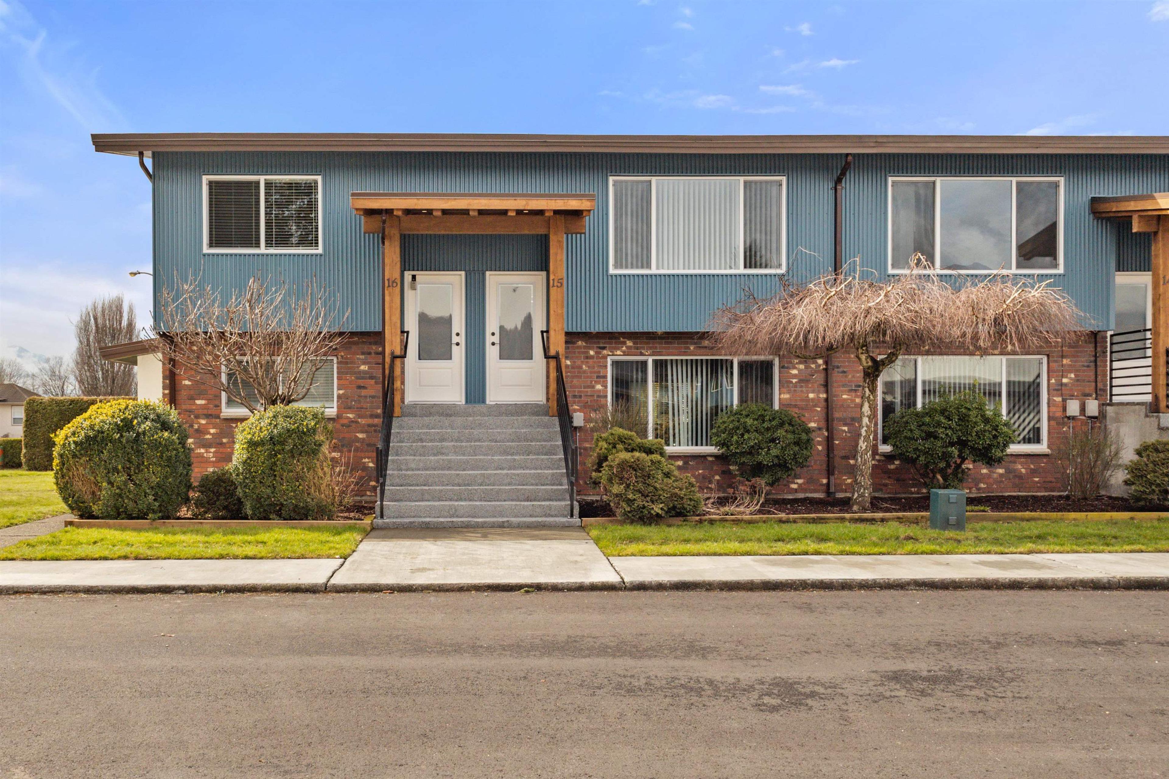 1715 Beaman Drive, Agassiz - Exteriors - Photo 3