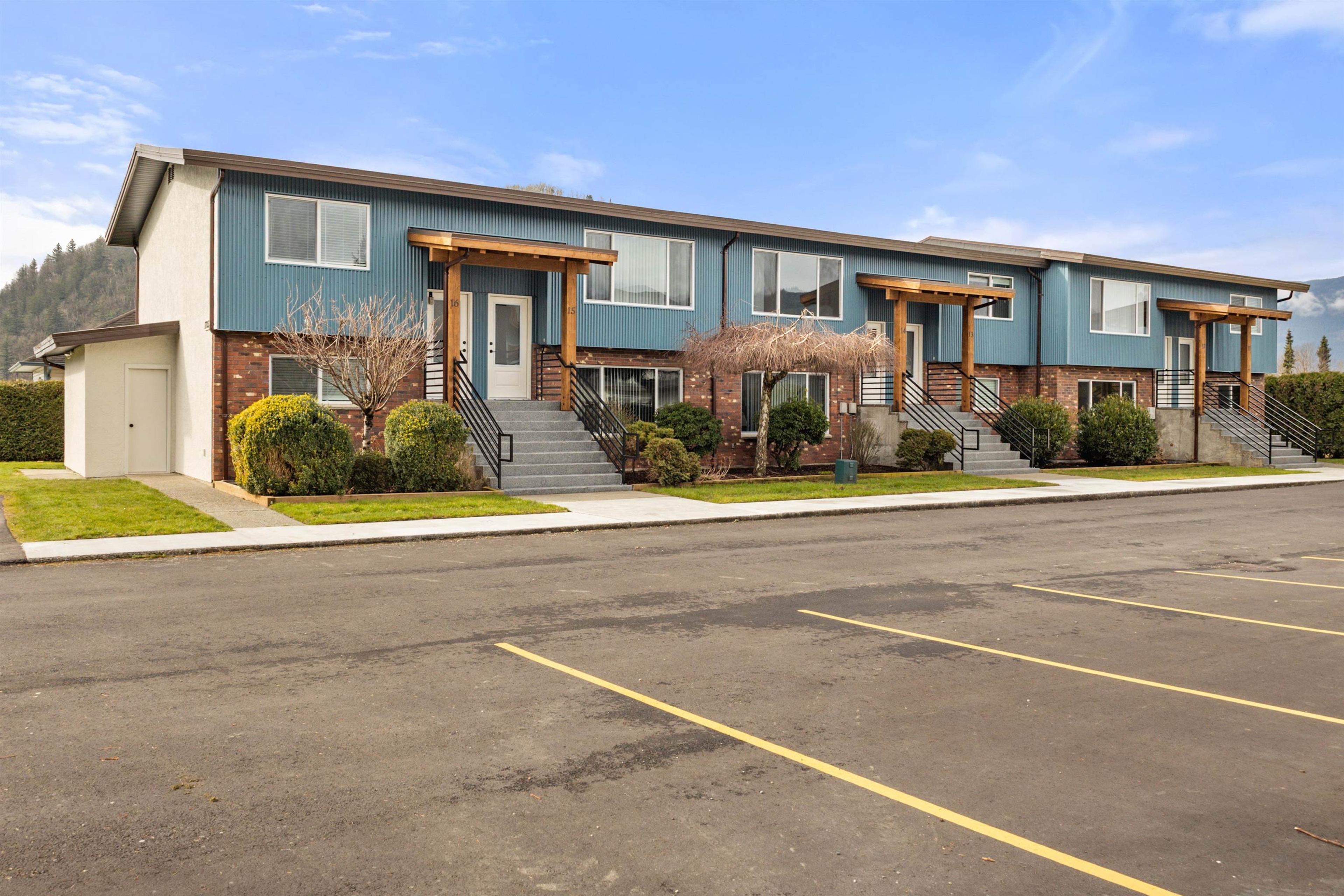 1715 Beaman Drive, Agassiz - Exteriors - Full Complex View - Photo 5