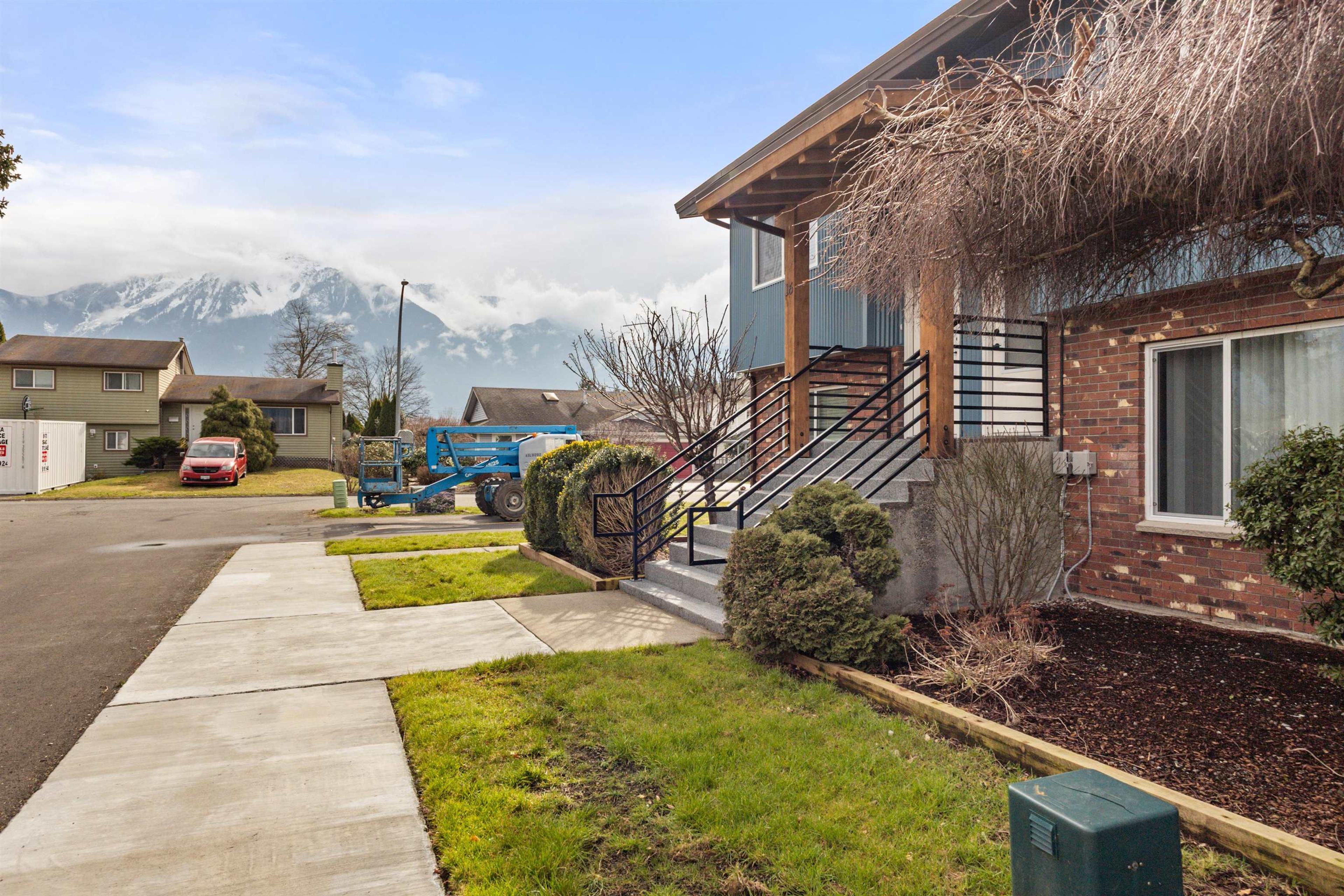 1715 Beaman Drive, Agassiz - Exteriors - Photo 6