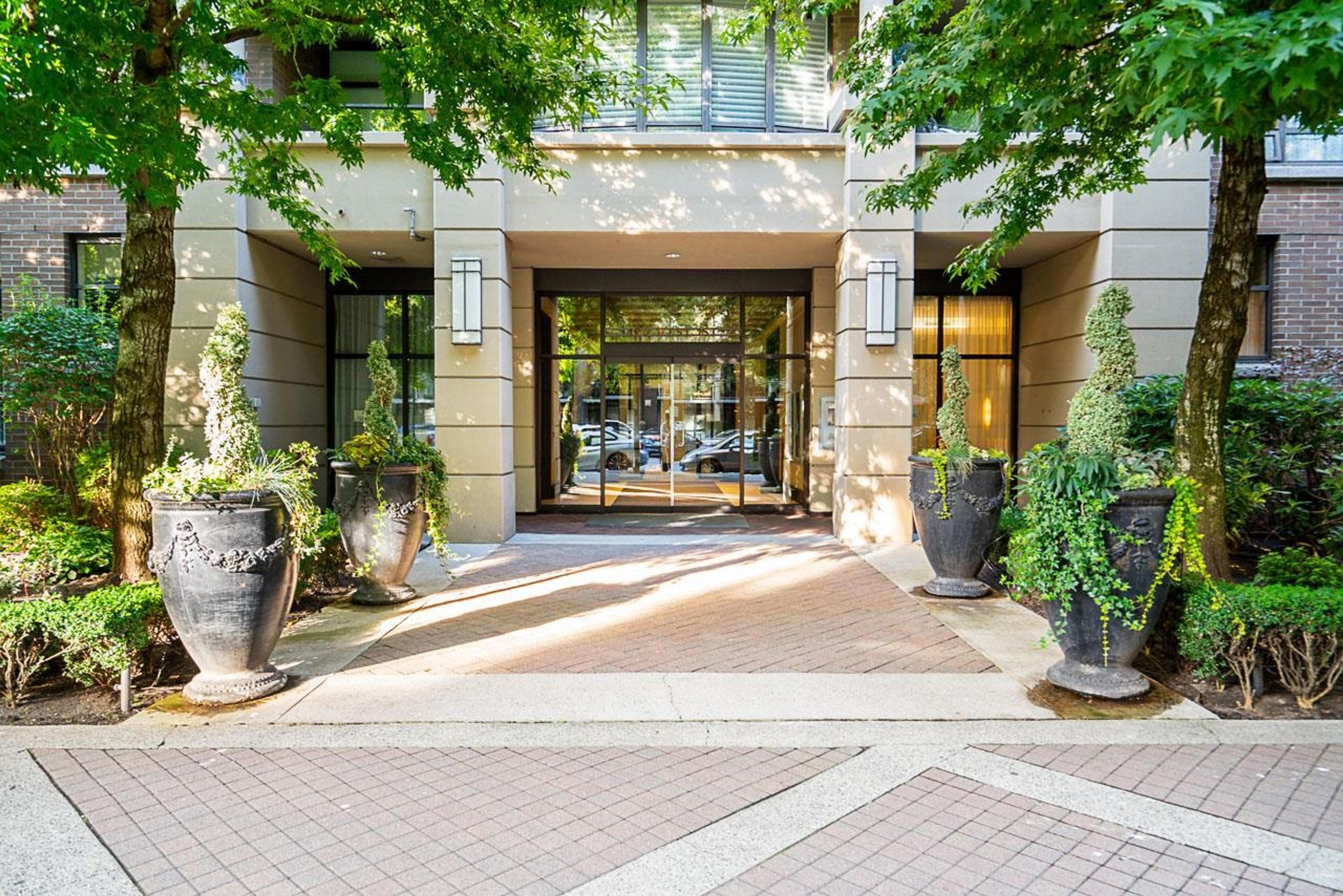 170 W 1st Street, North Vancouver - Exteriors - Photo 4