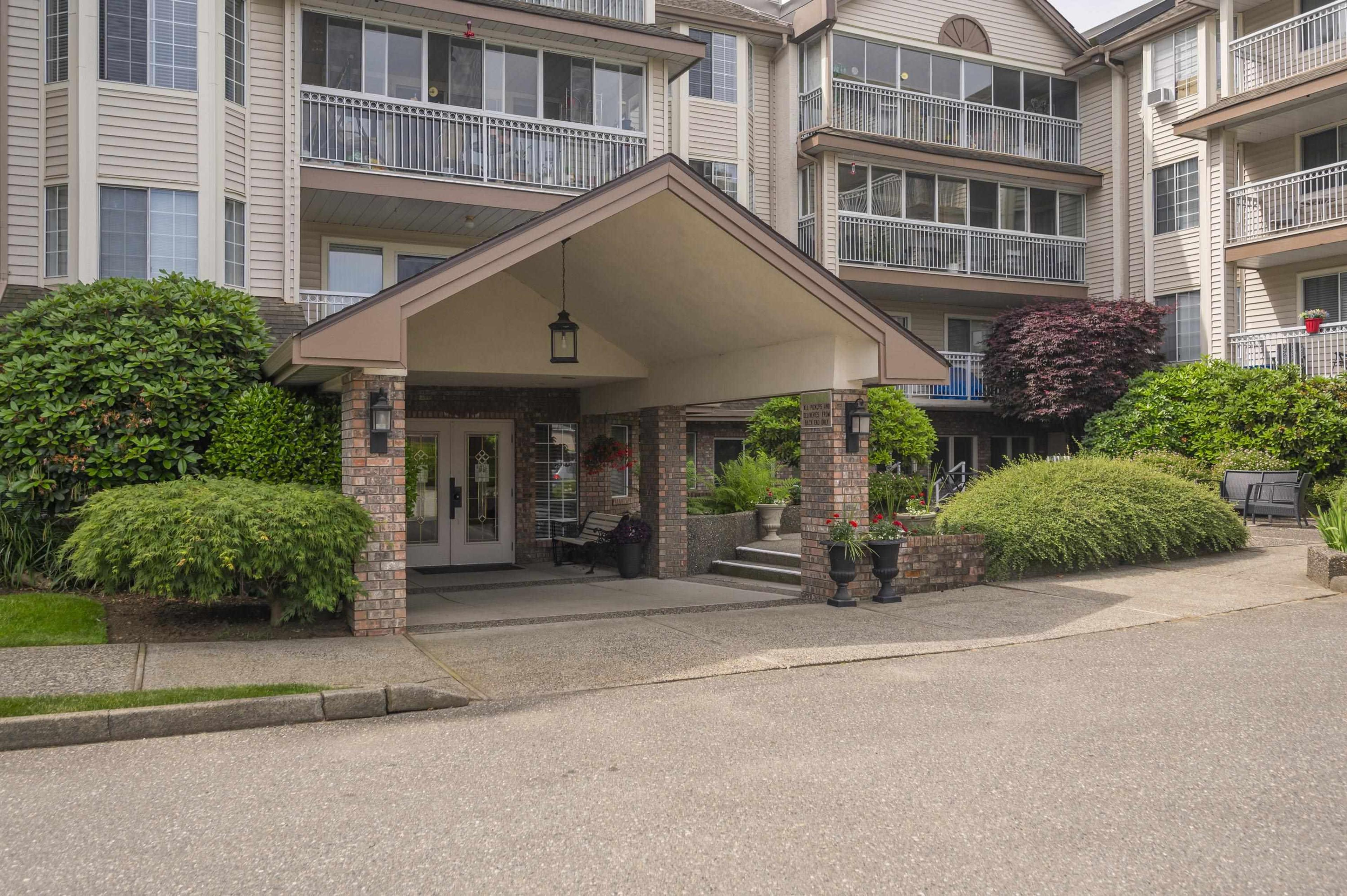 2491 Gladwin Road, Abbotsford - Exteriors - Photo 1