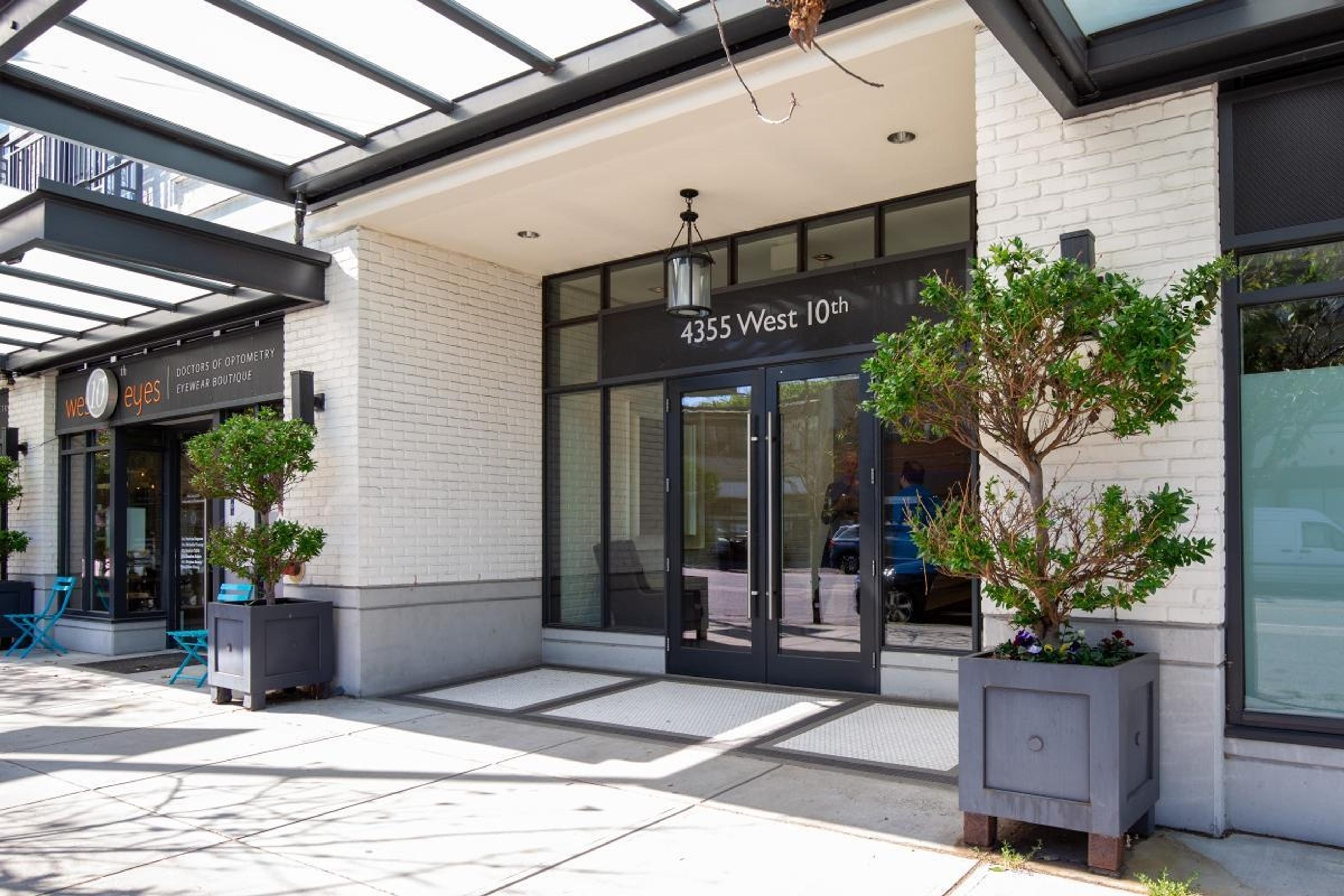 4355 W 10th Avenue, Vancouver - Exteriors - Photo 2