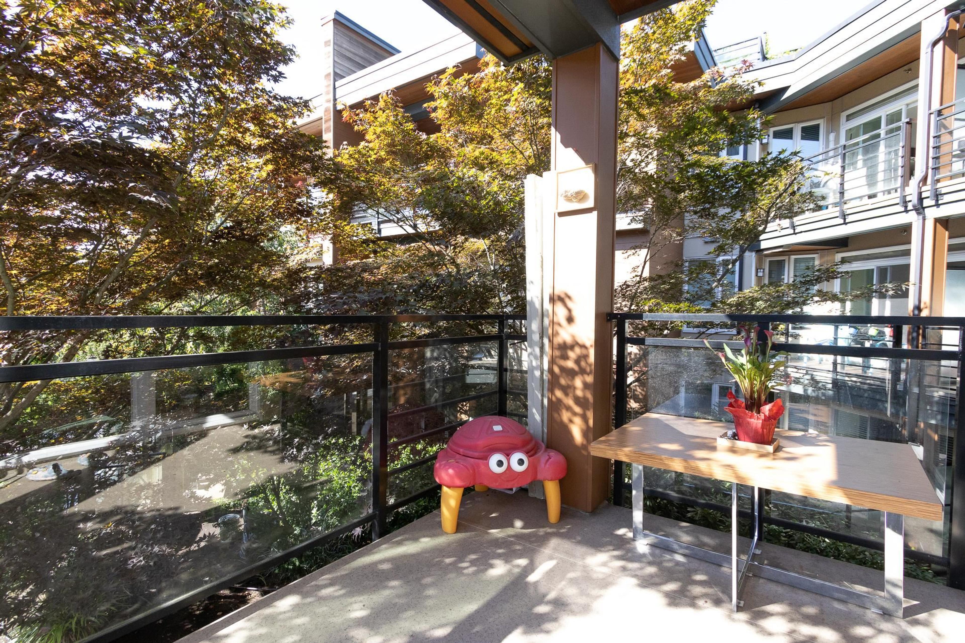 733 W 14th Street, North Vancouver - Common Areas - Lobbies / Hallways / Foyers, Elevators / Stairwells - Photo 2