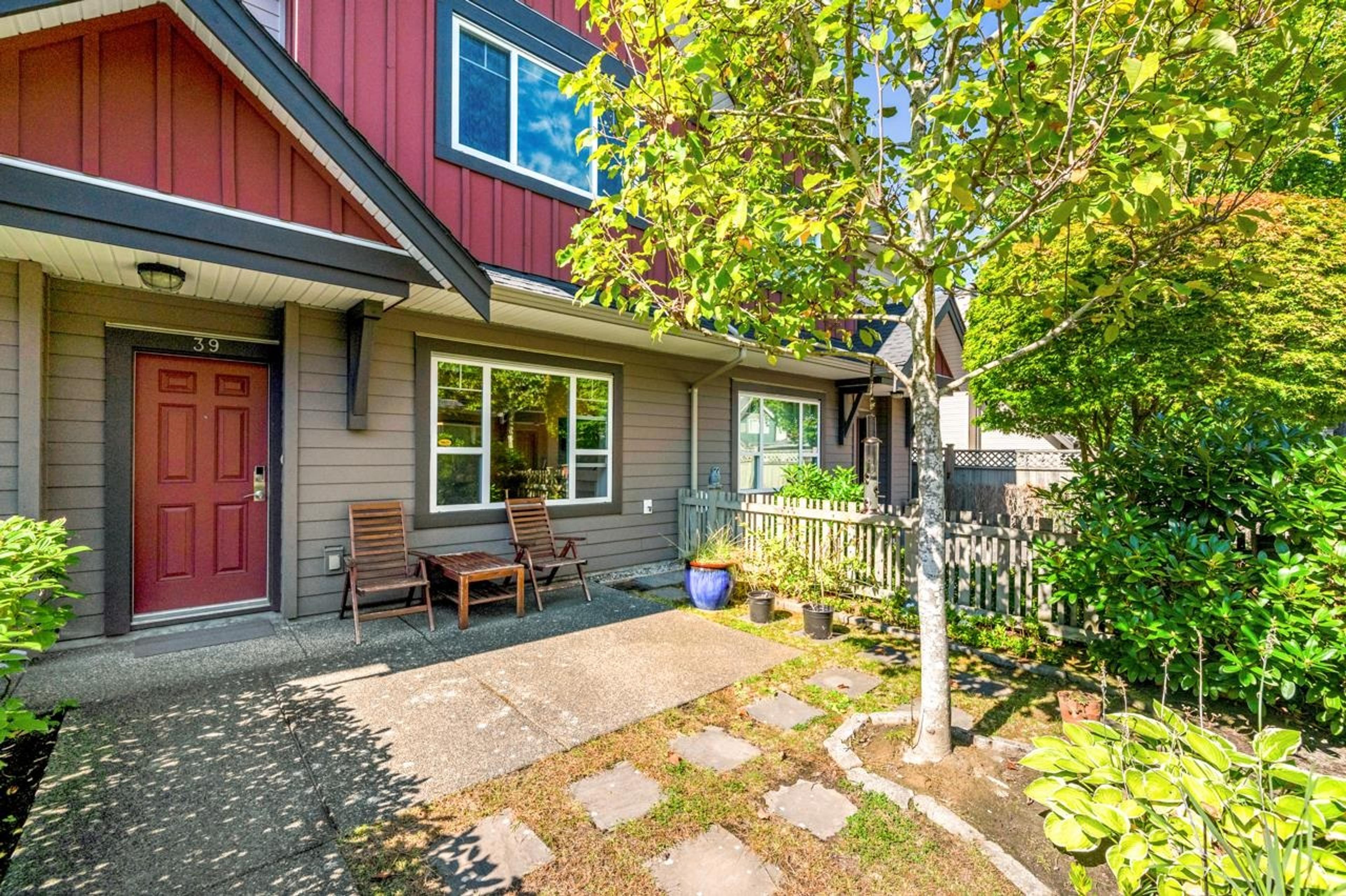 9699 Sills Avenue, Richmond - Exteriors - Photo 3