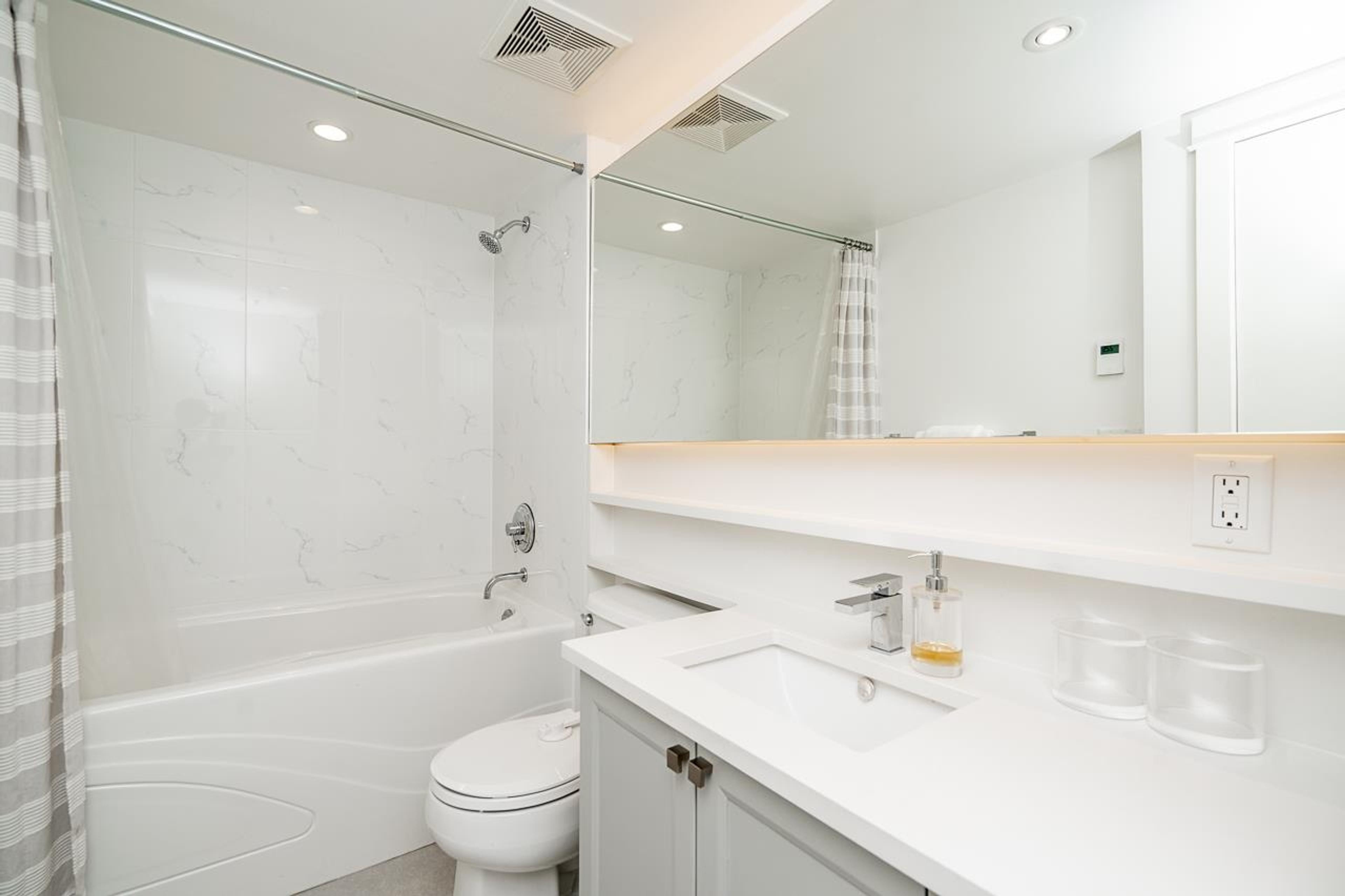 2606 Quebec Street, Vancouver - Exteriors - Full Complex View - Photo 2