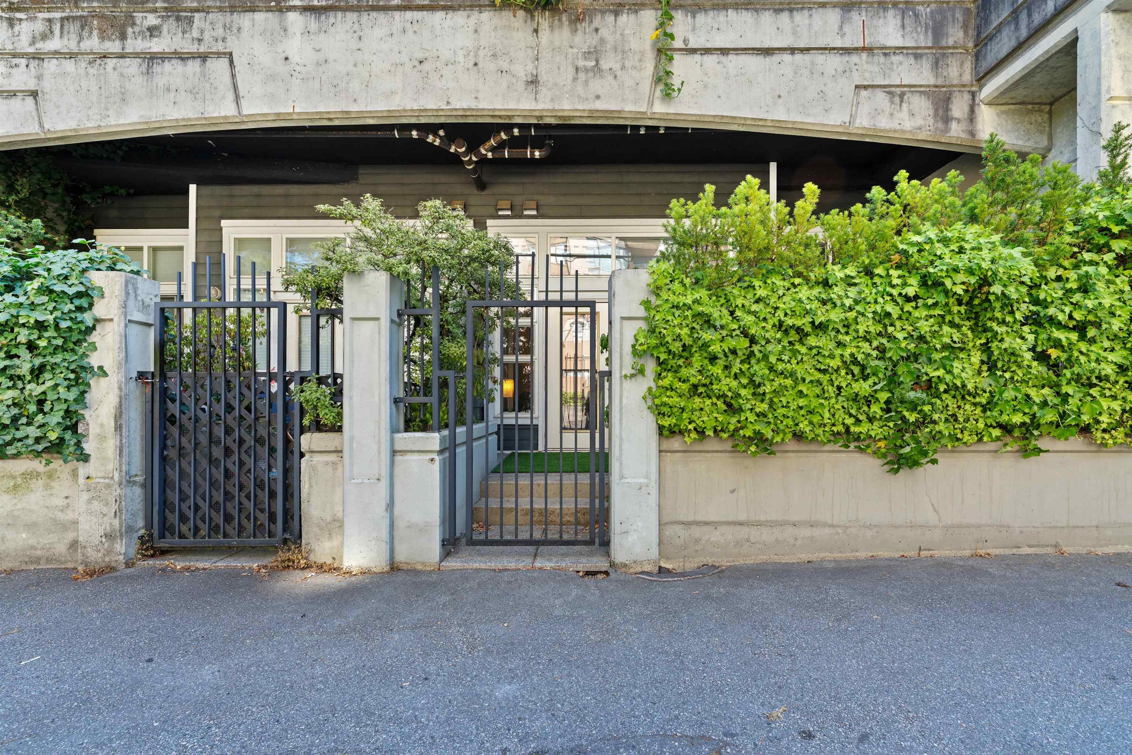 2102 W 38th Avenue, Vancouver - Exteriors - Photo 1