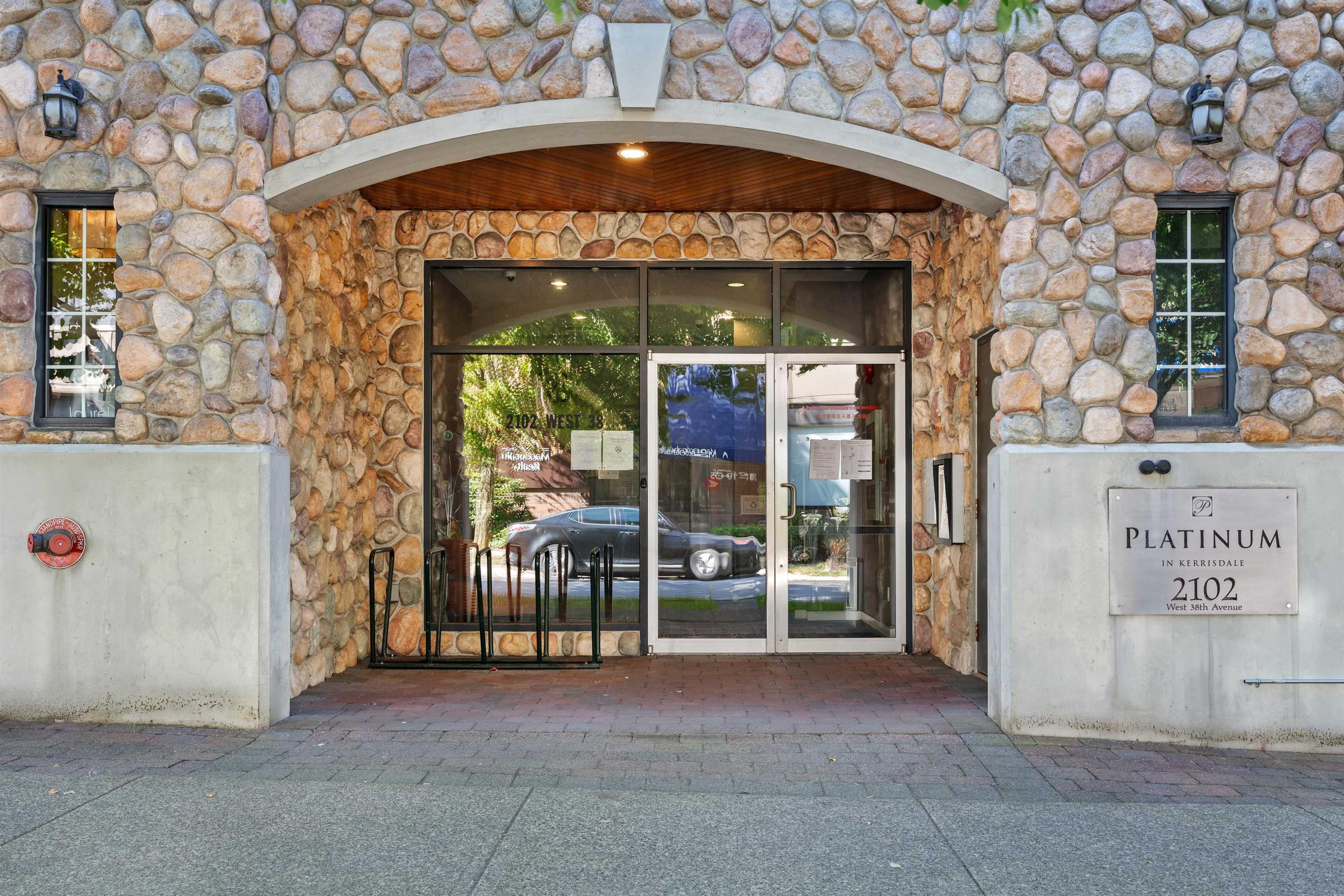 2102 W 38th Avenue, Vancouver - Exteriors - Photo 2