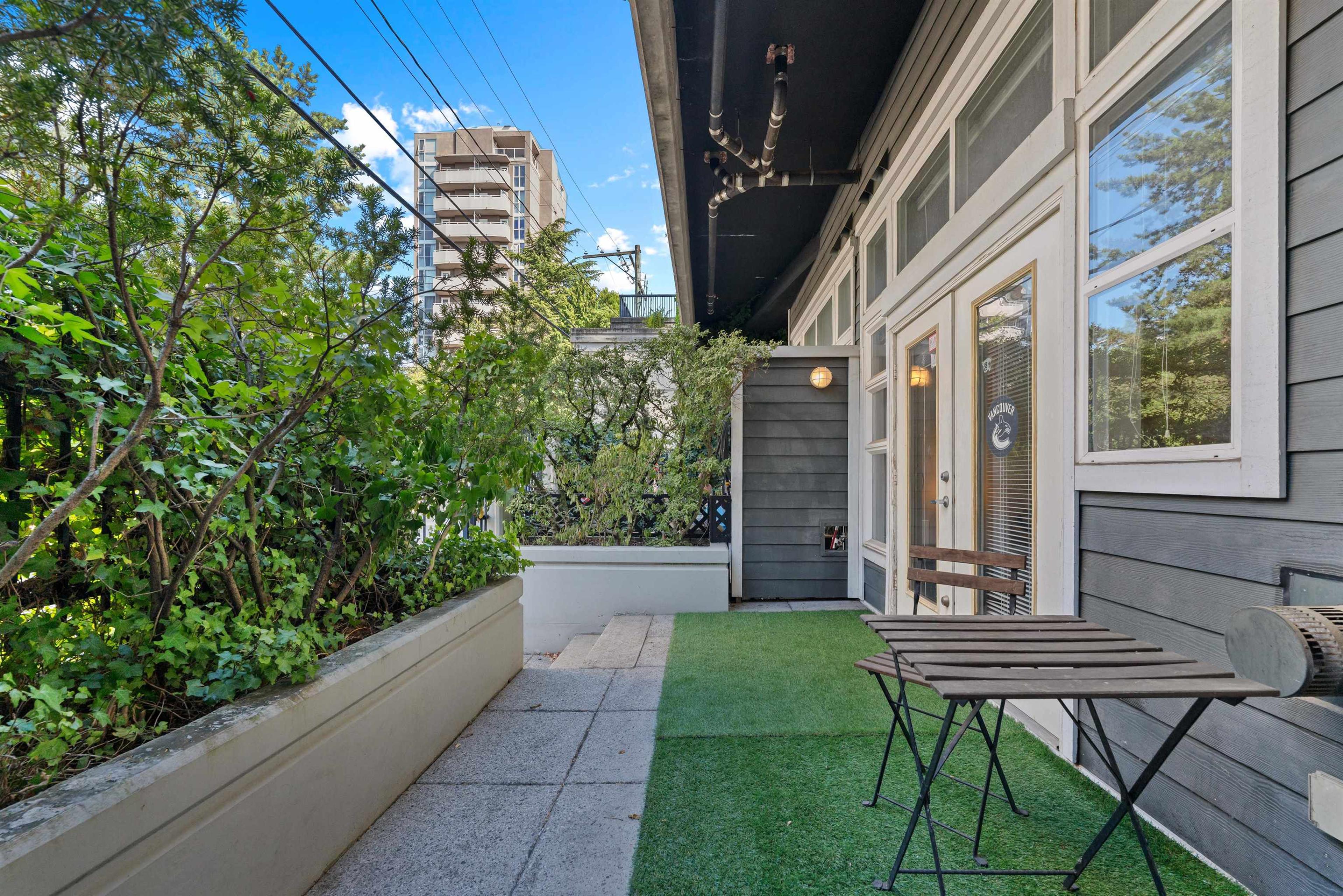 2102 W 38th Avenue, Vancouver - Exteriors - Photo 3