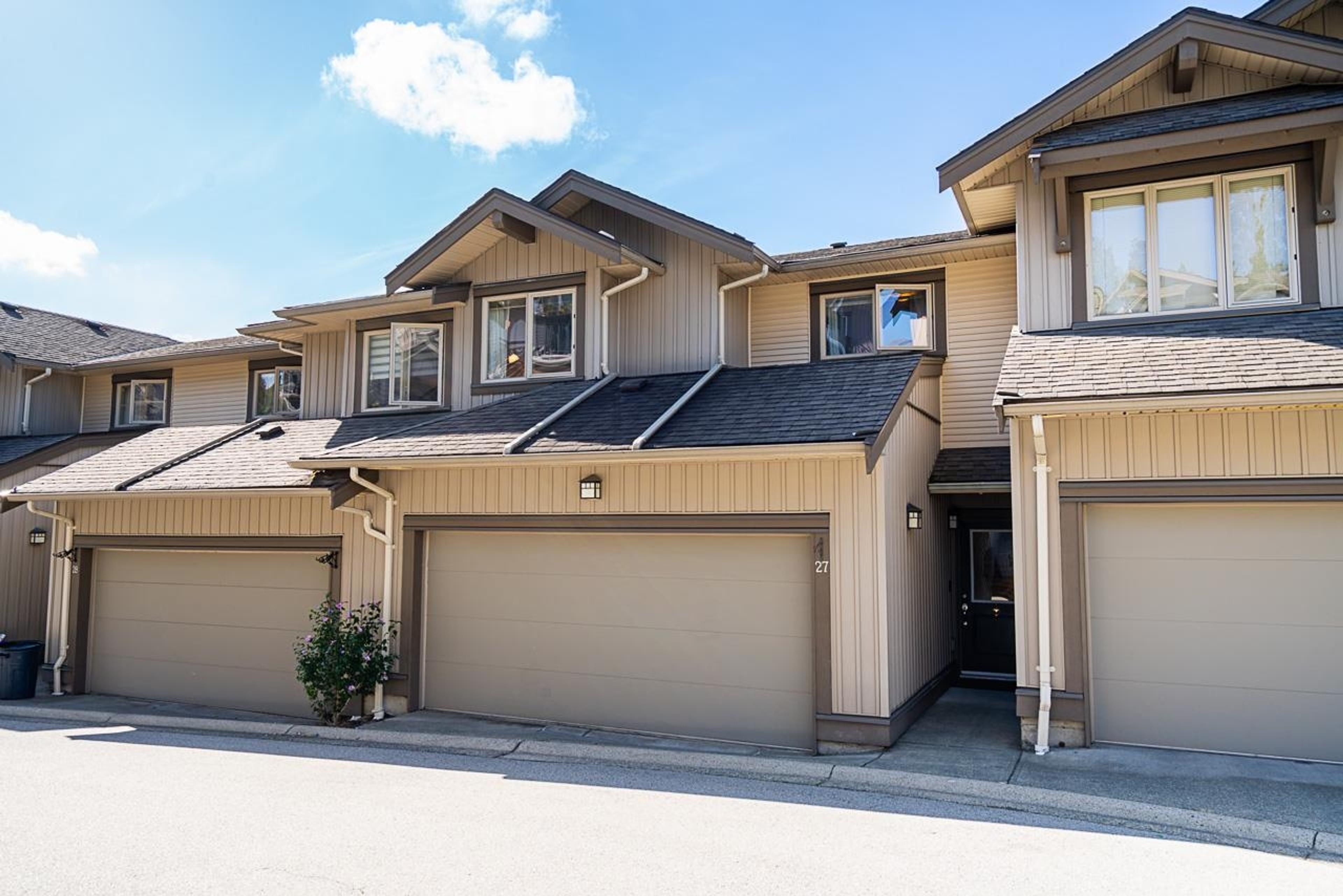 20326 68 Avenue, Langley - Exteriors - Full Complex View - Photo 3