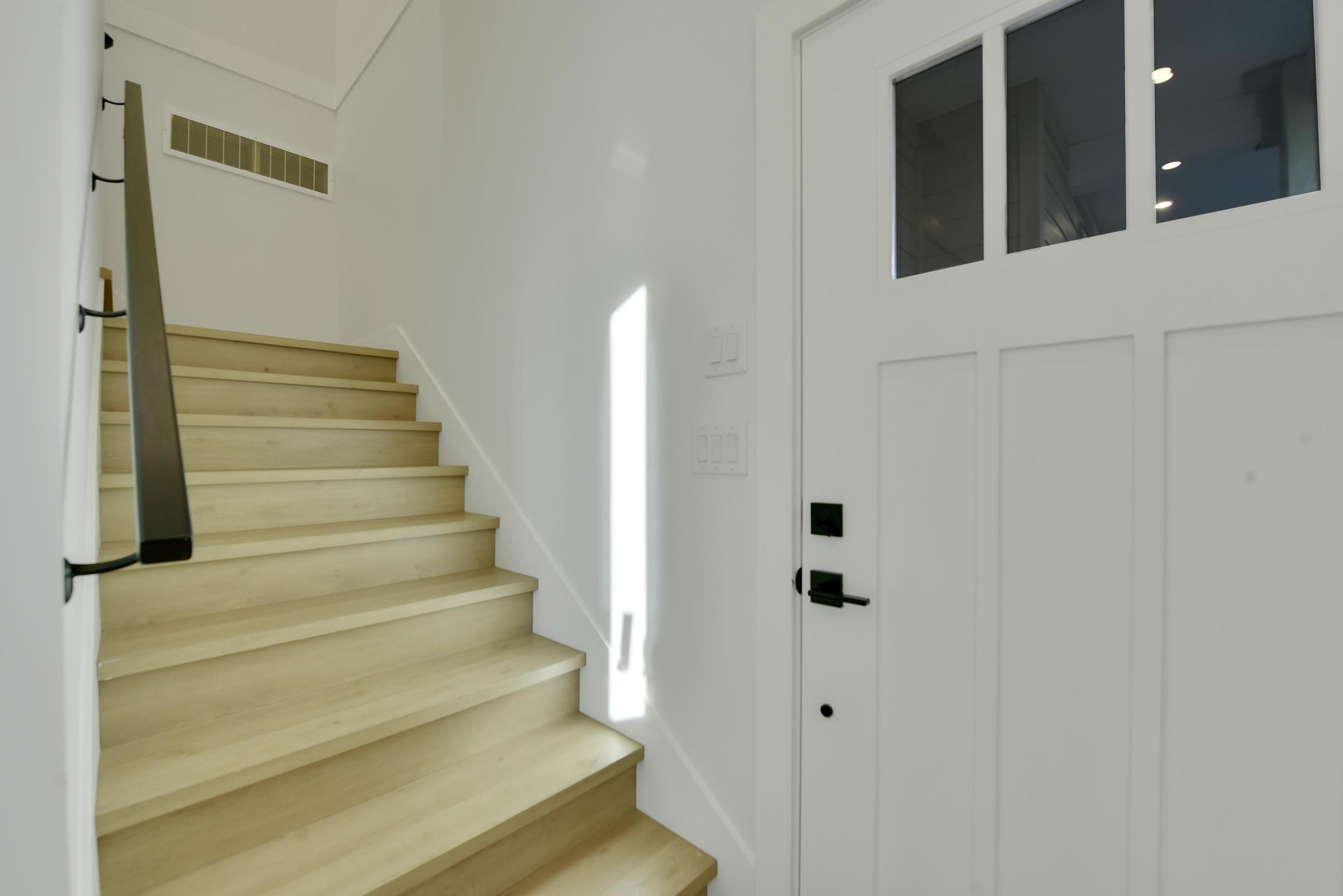 1436 E 1st Avenue, Vancouver - Exteriors - Photo 1