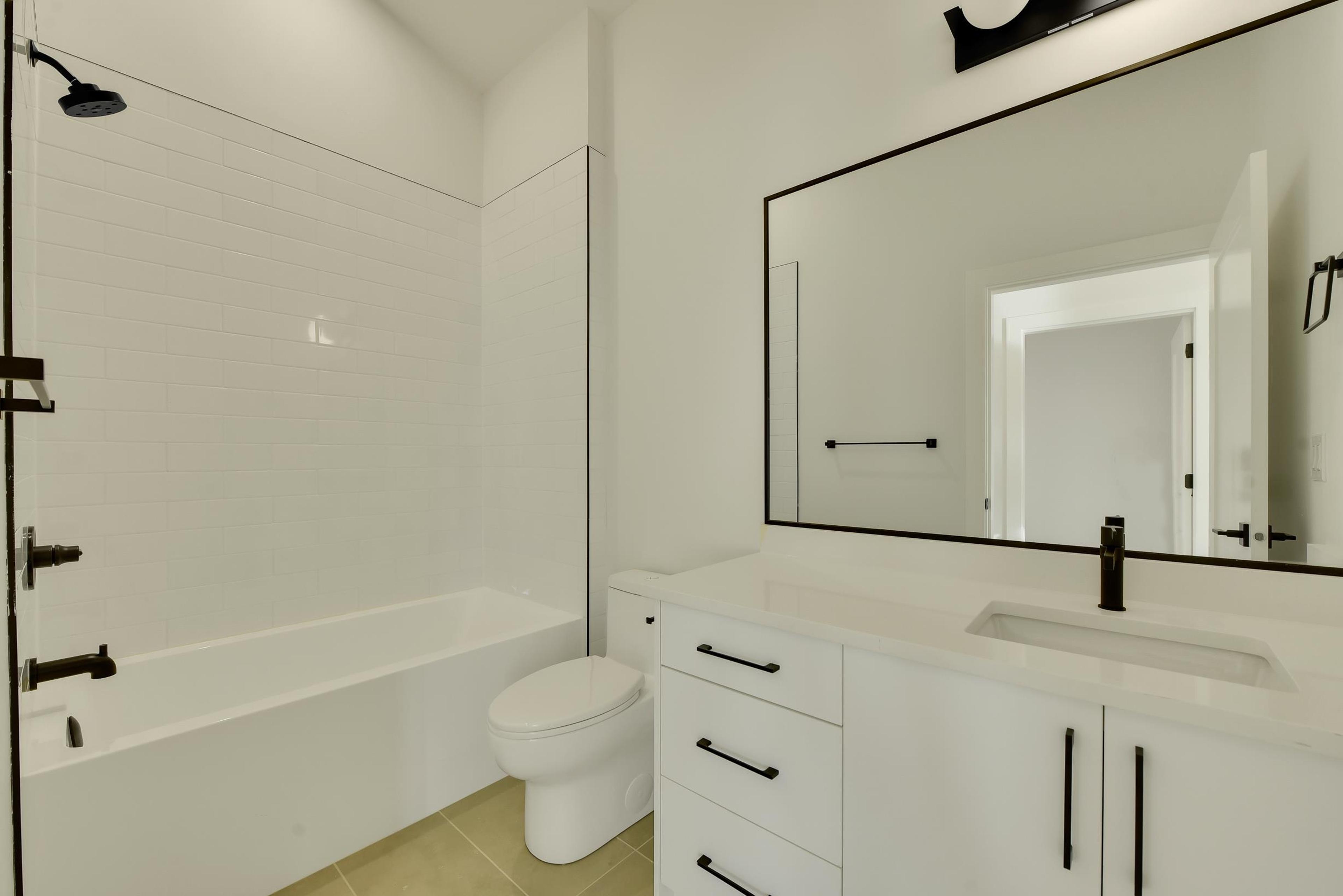 1436 E 1st Avenue, Vancouver - Exteriors - Photo 3