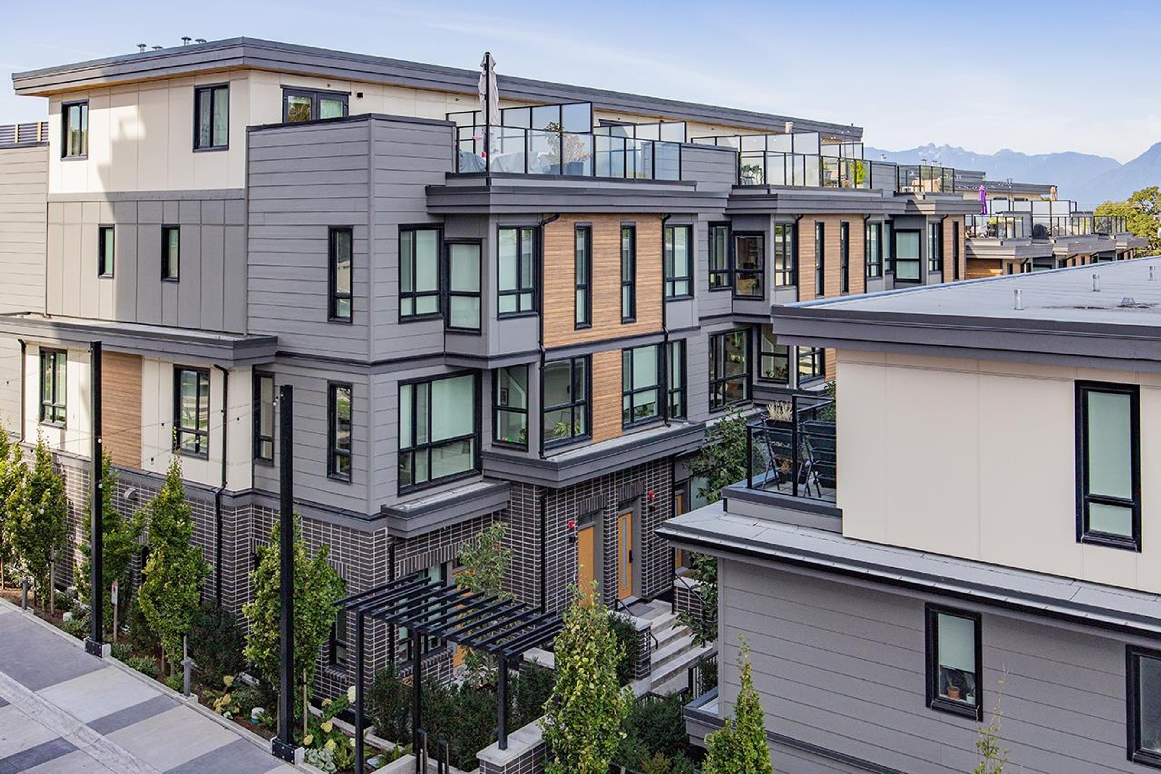 3932 Dumfries Street, Vancouver - Exteriors - Full Complex View - Photo 1