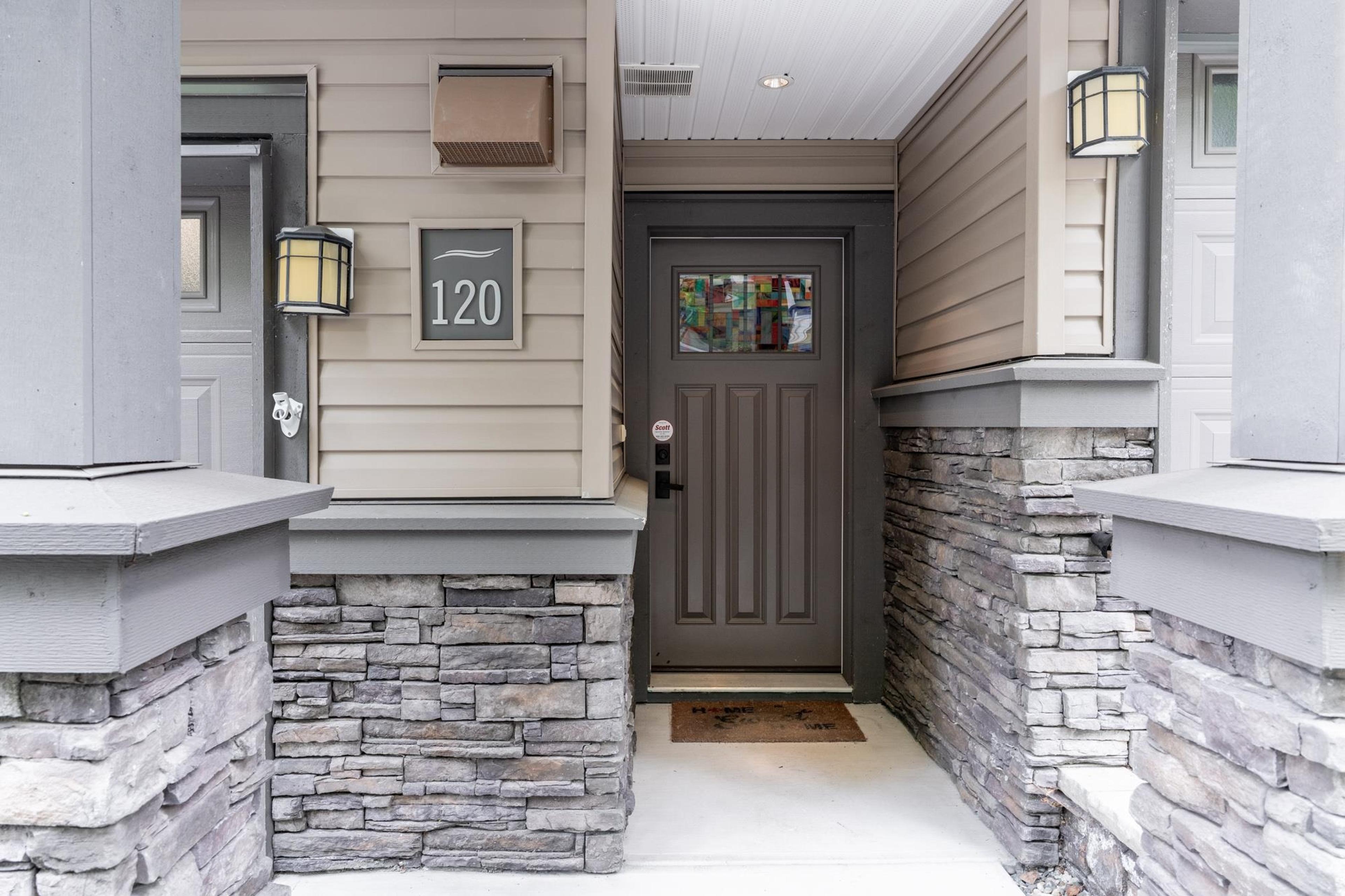 1460 Southview Street, Coquitlam - Exteriors - Photo 2