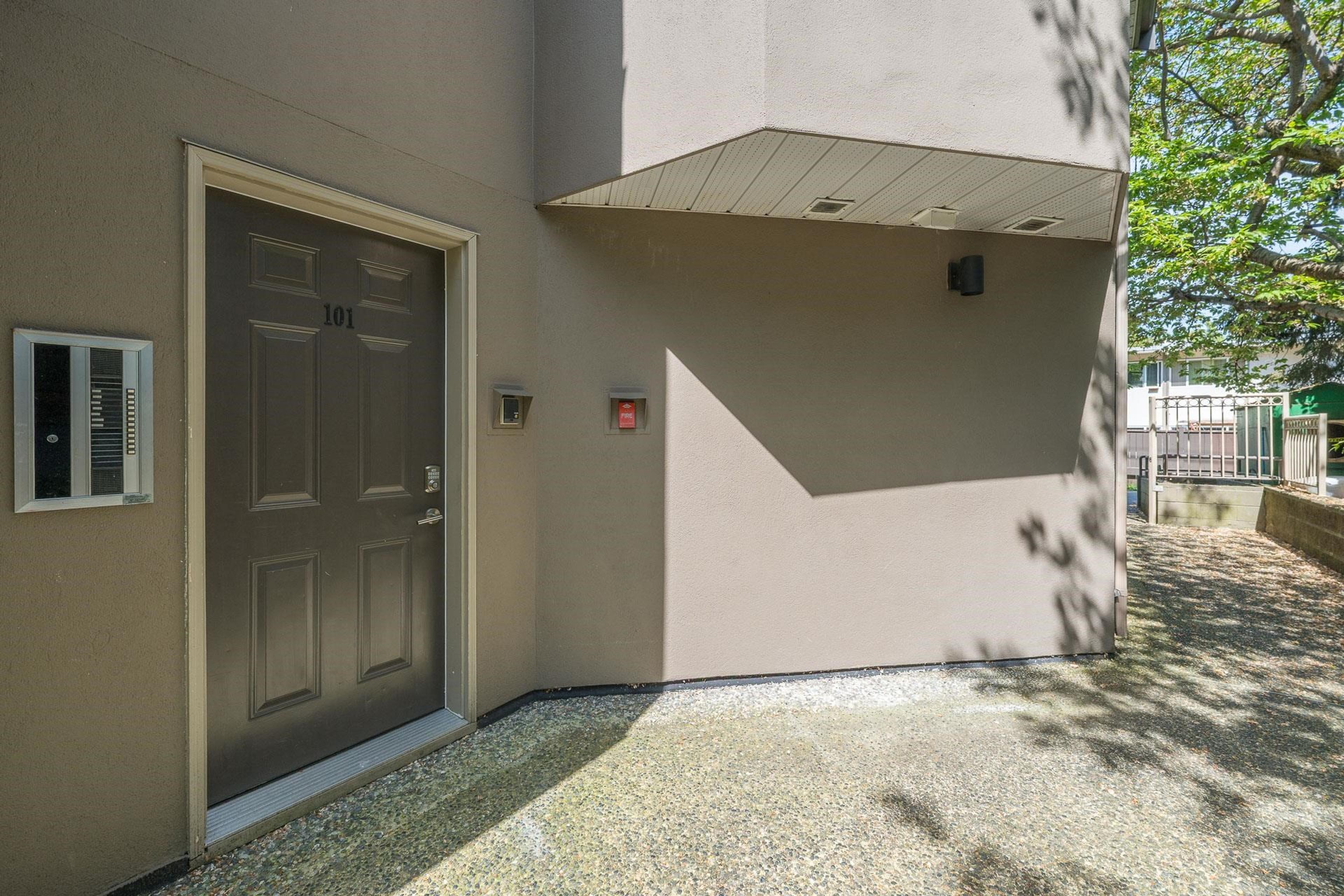 1959 W 2nd Avenue, Vancouver - Exteriors - Photo 1