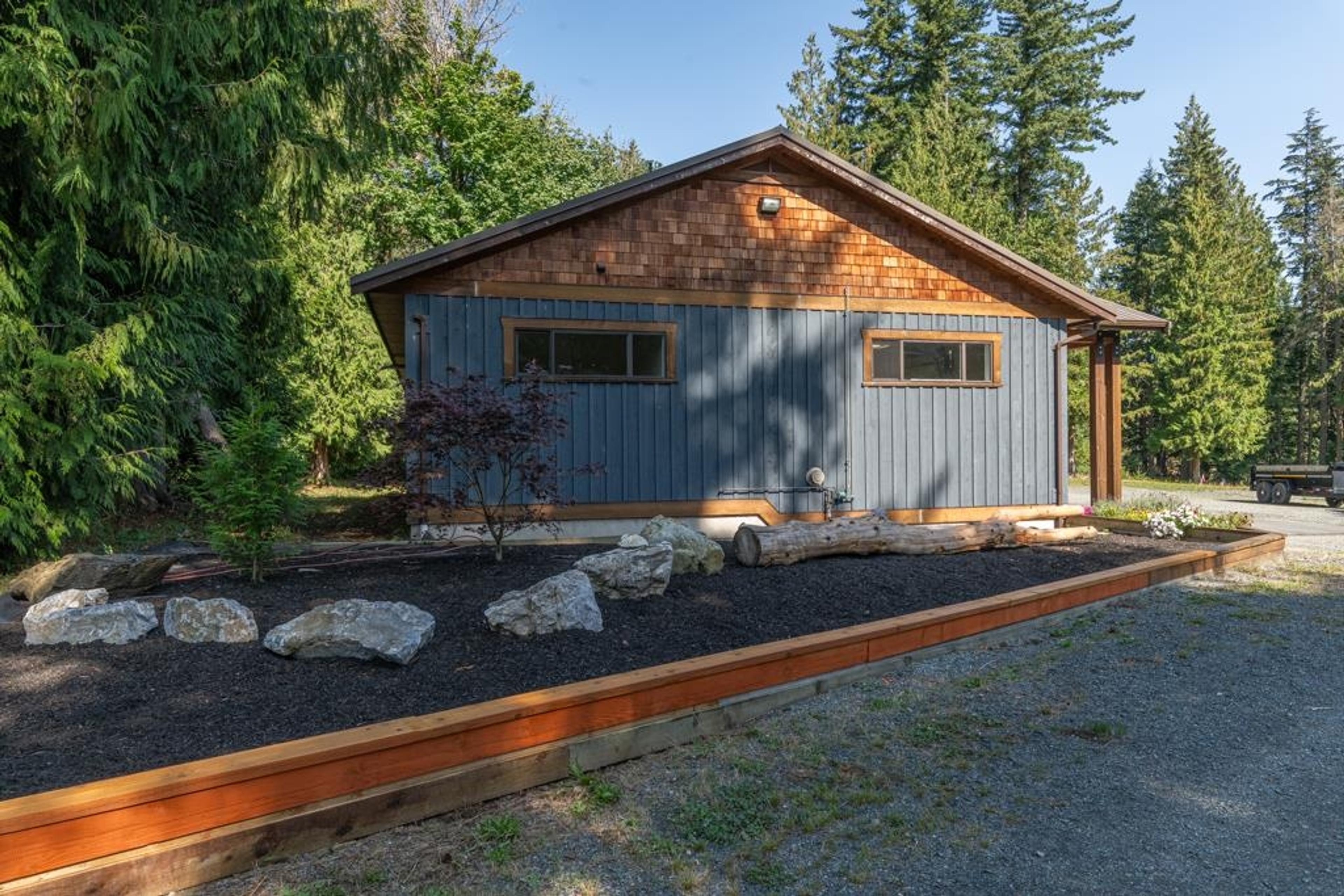 1400 Maple Rock Drive, Columbia Valley - Exteriors - Photo 2