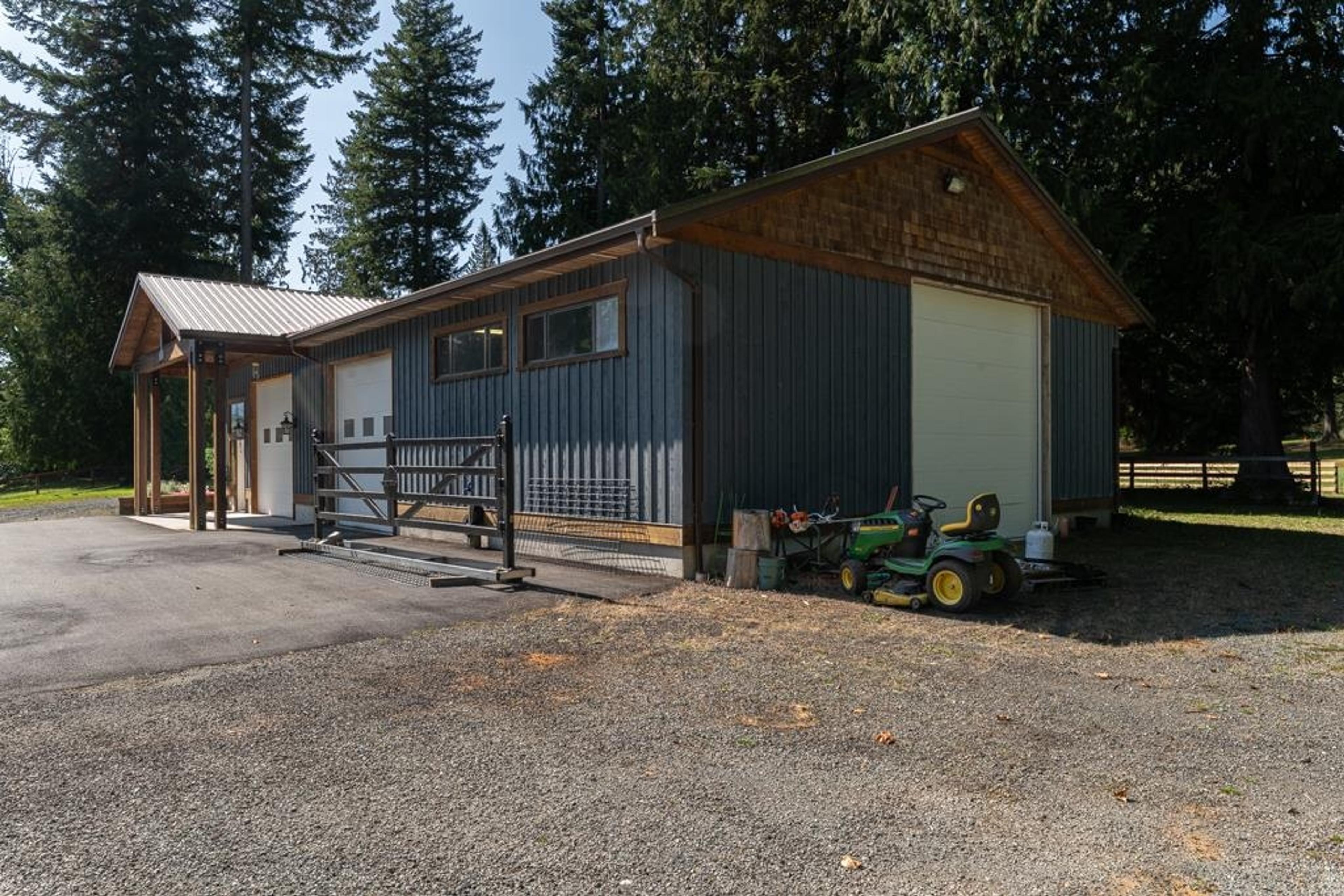 1400 Maple Rock Drive, Columbia Valley - Exteriors - Photo 4