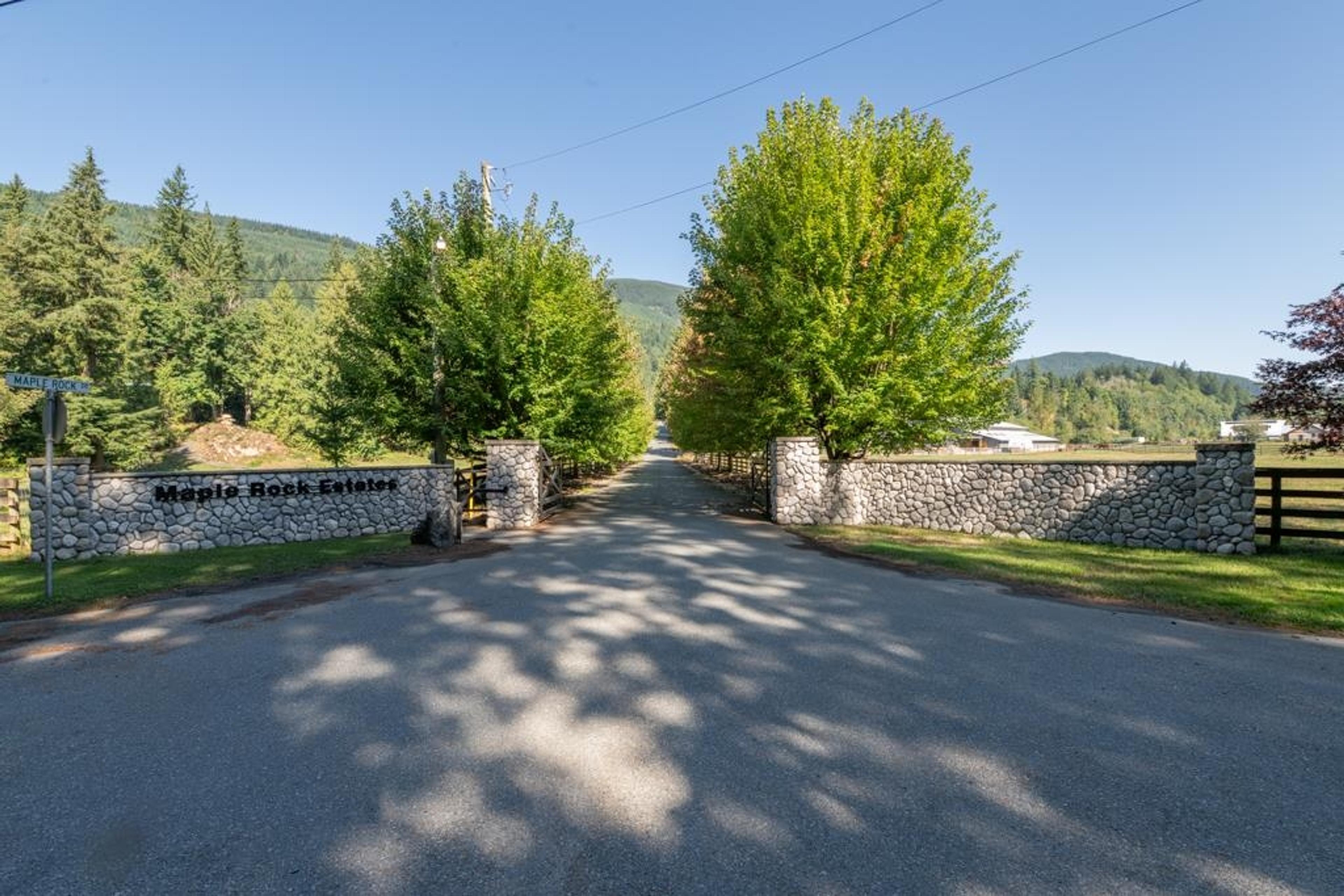 1400 Maple Rock Drive, Columbia Valley - Exteriors - Photo 5