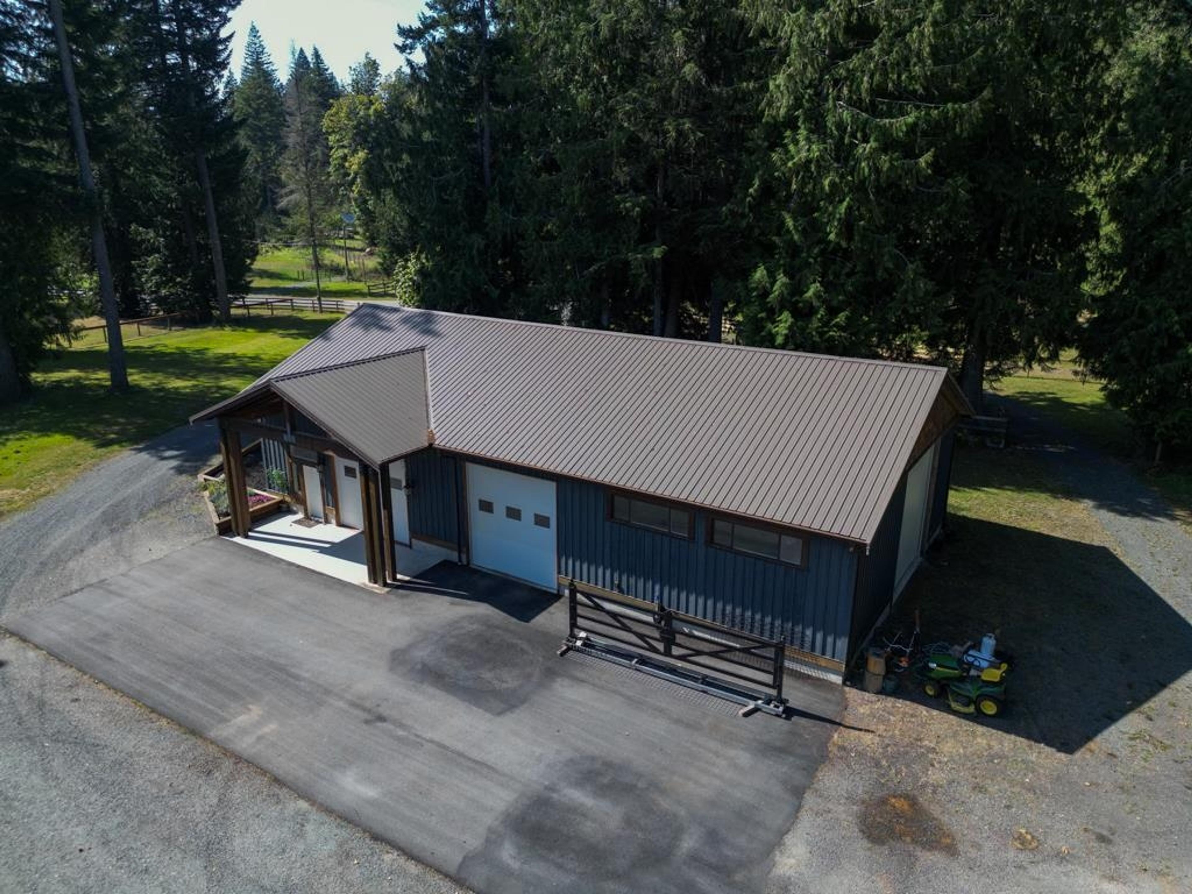 1400 Maple Rock Drive, Columbia Valley - Exteriors - Photo 6