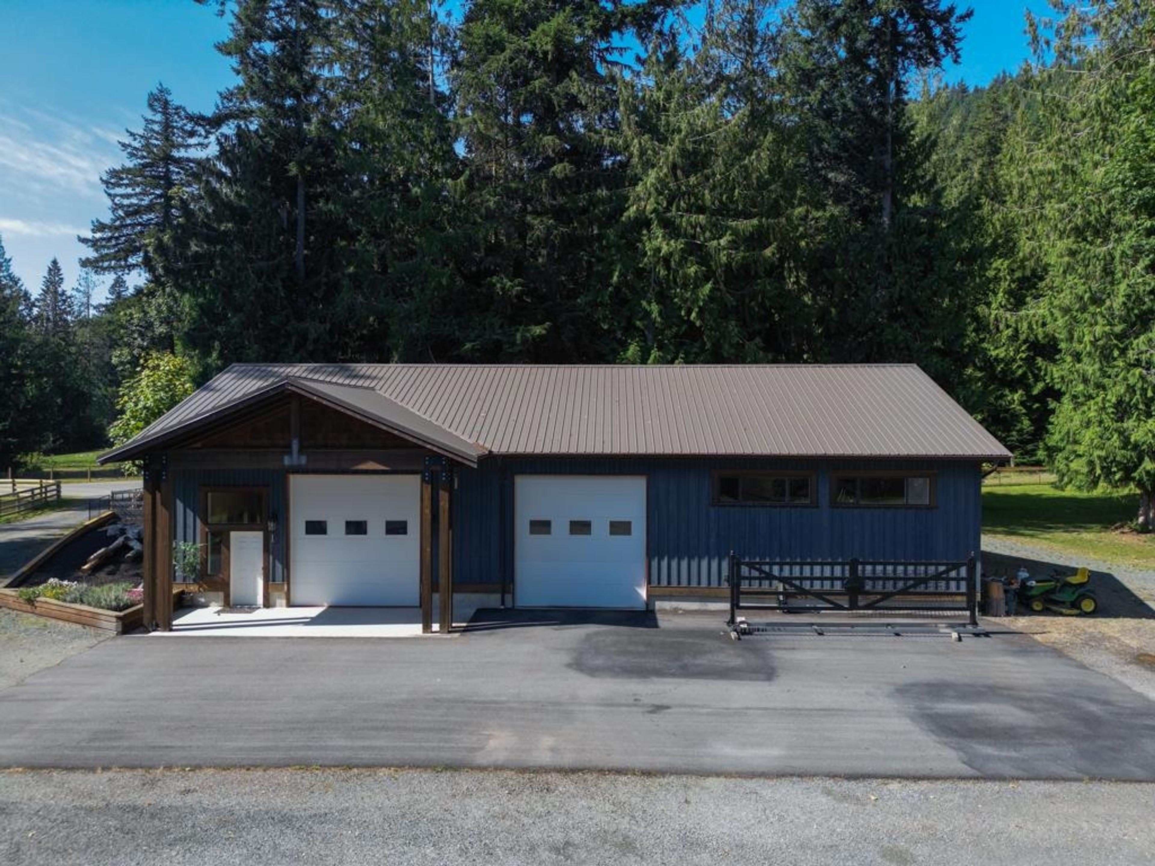 1400 Maple Rock Drive, Columbia Valley - Exteriors - Drone/Aerial View - Photo 9