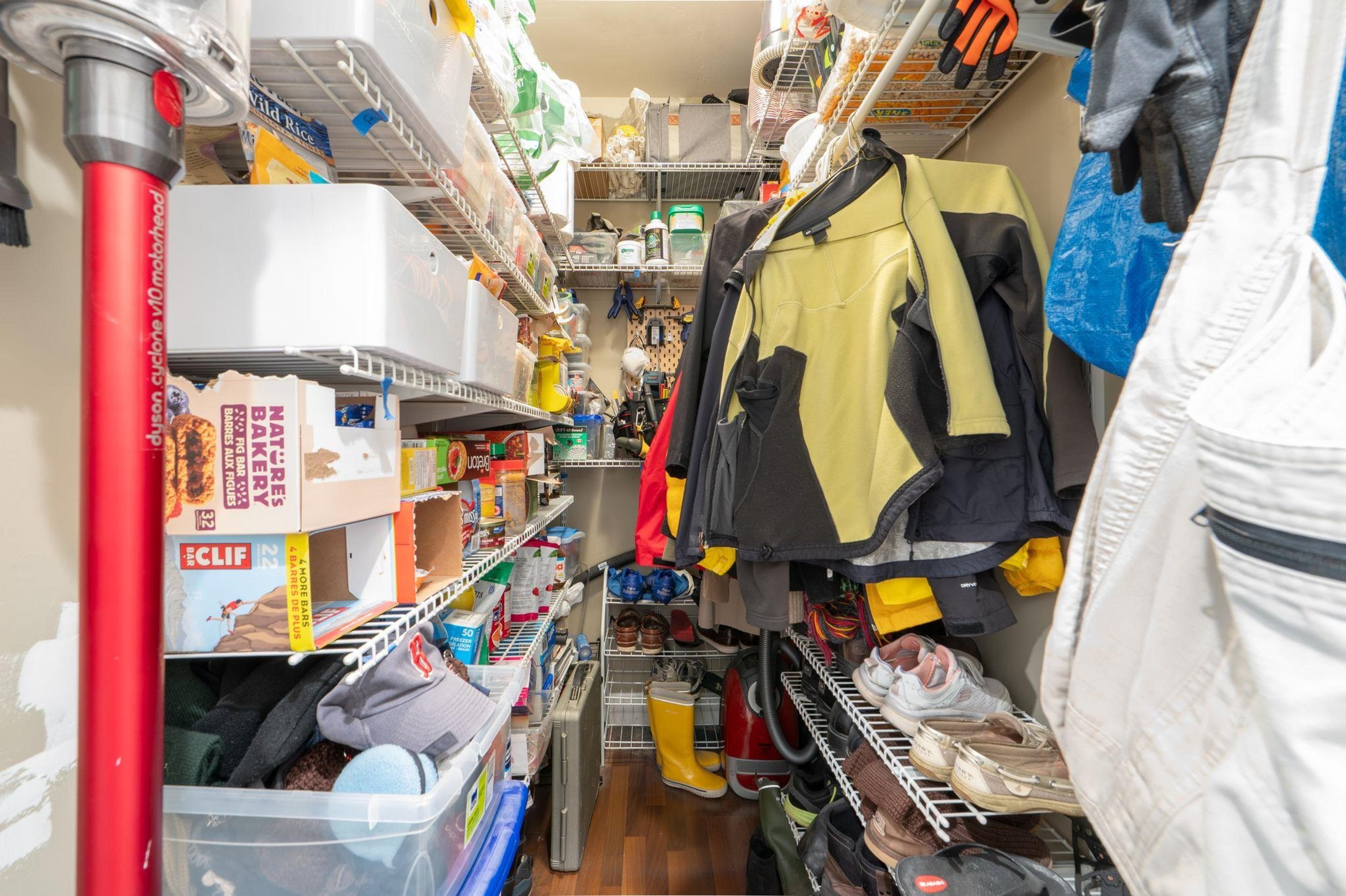 75 N Renfrew Street, Vancouver - Exteriors - Photo 6