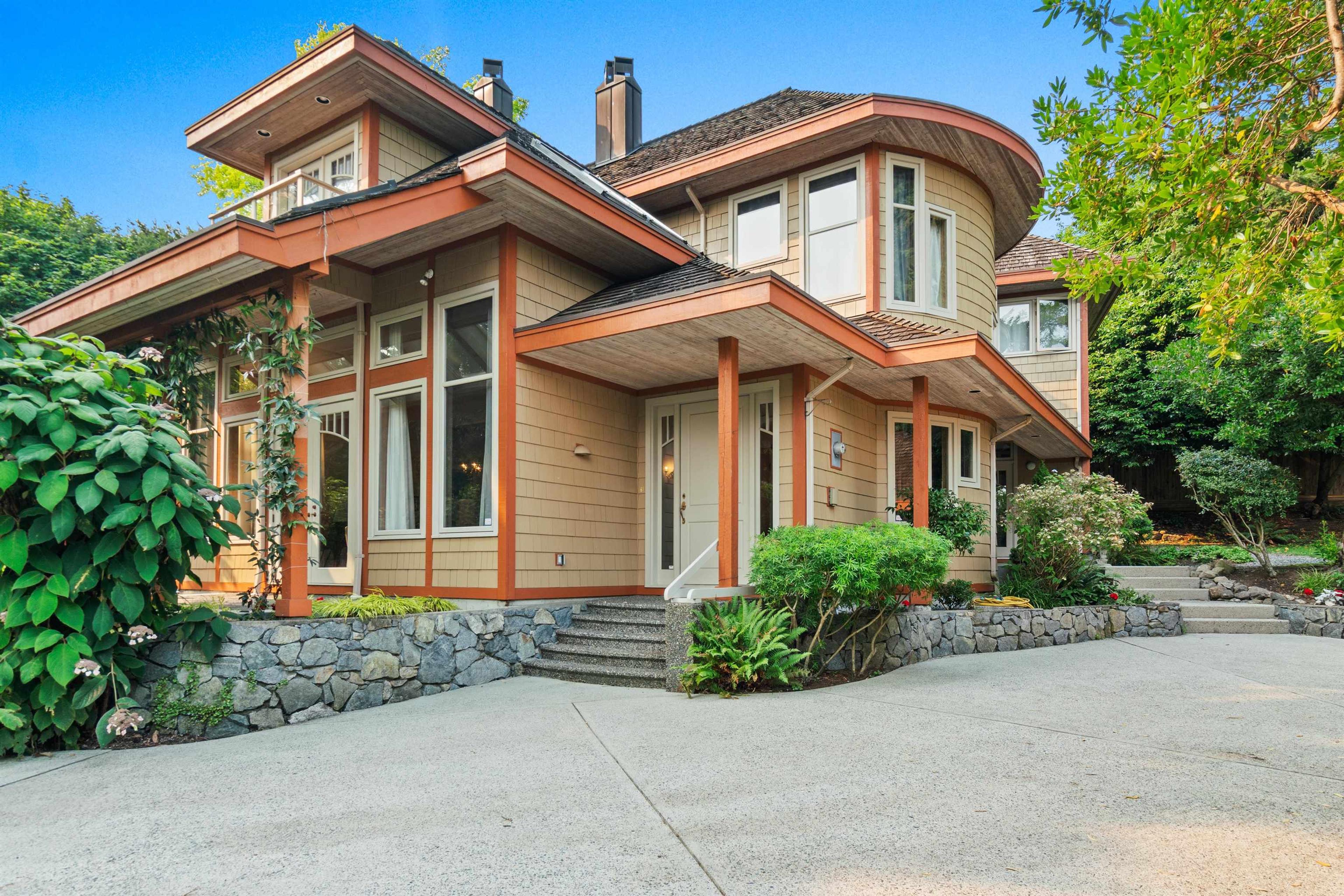 2919 Tower Hill Crescent, West Vancouver - Exteriors - Photo 2