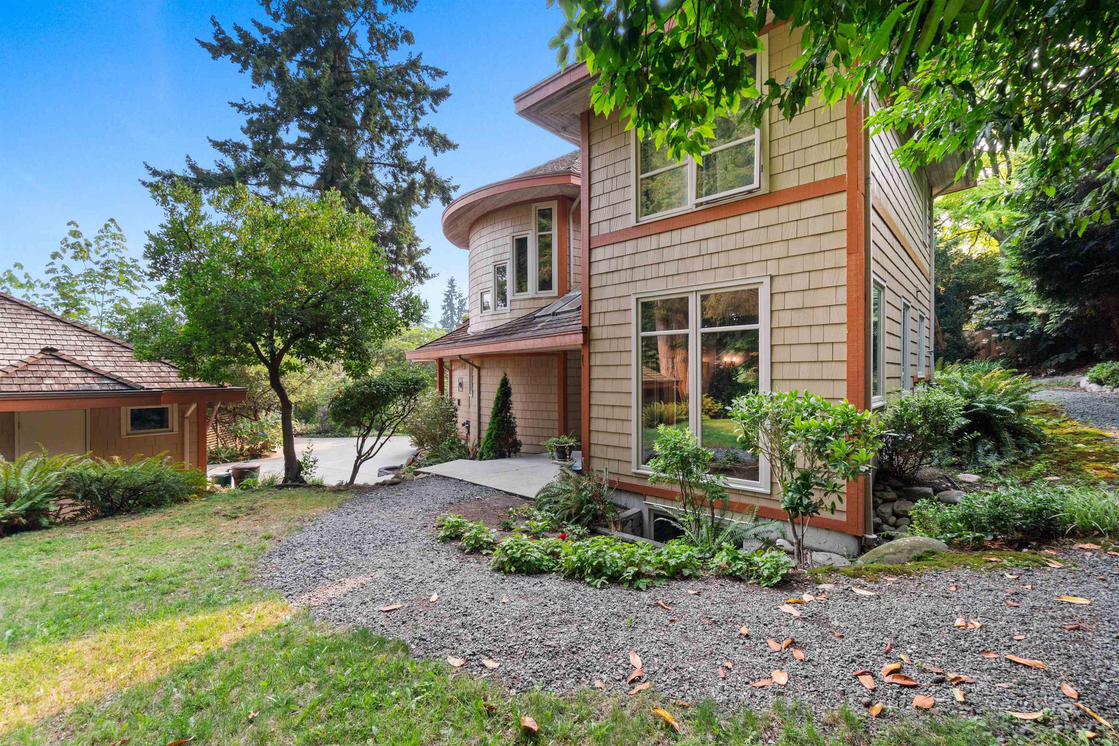 2919 Tower Hill Crescent, West Vancouver - Exteriors - Photo 4