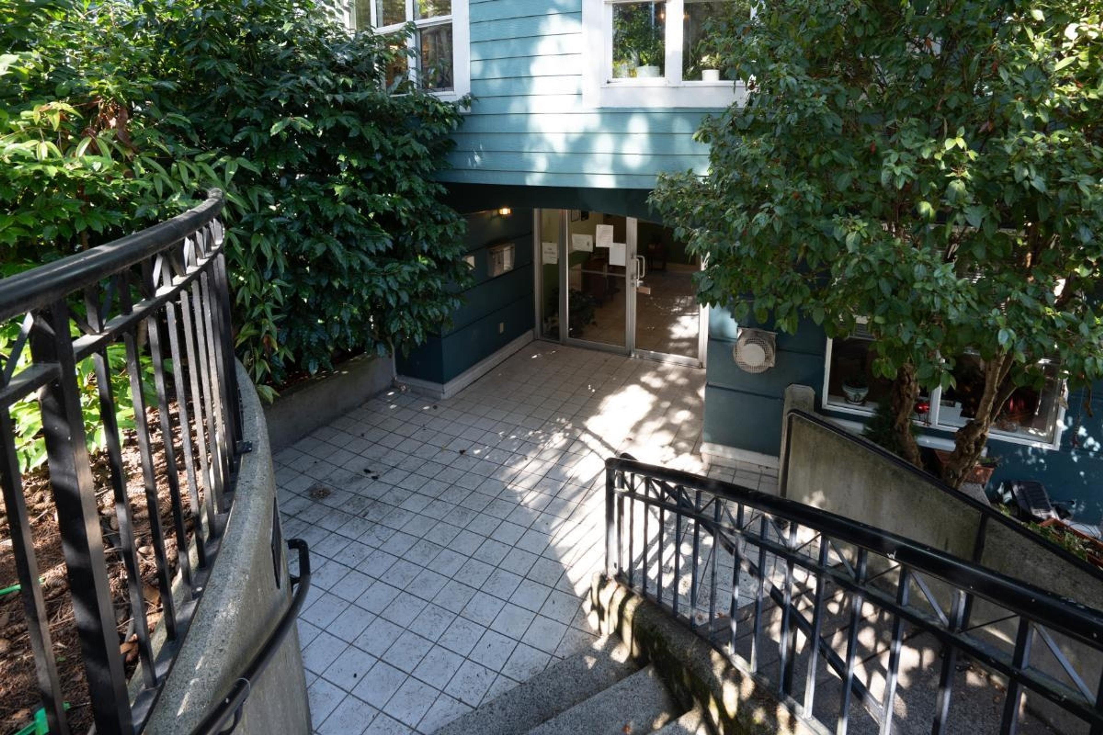 1617 Grant Street, Vancouver - Exteriors - Photo 2