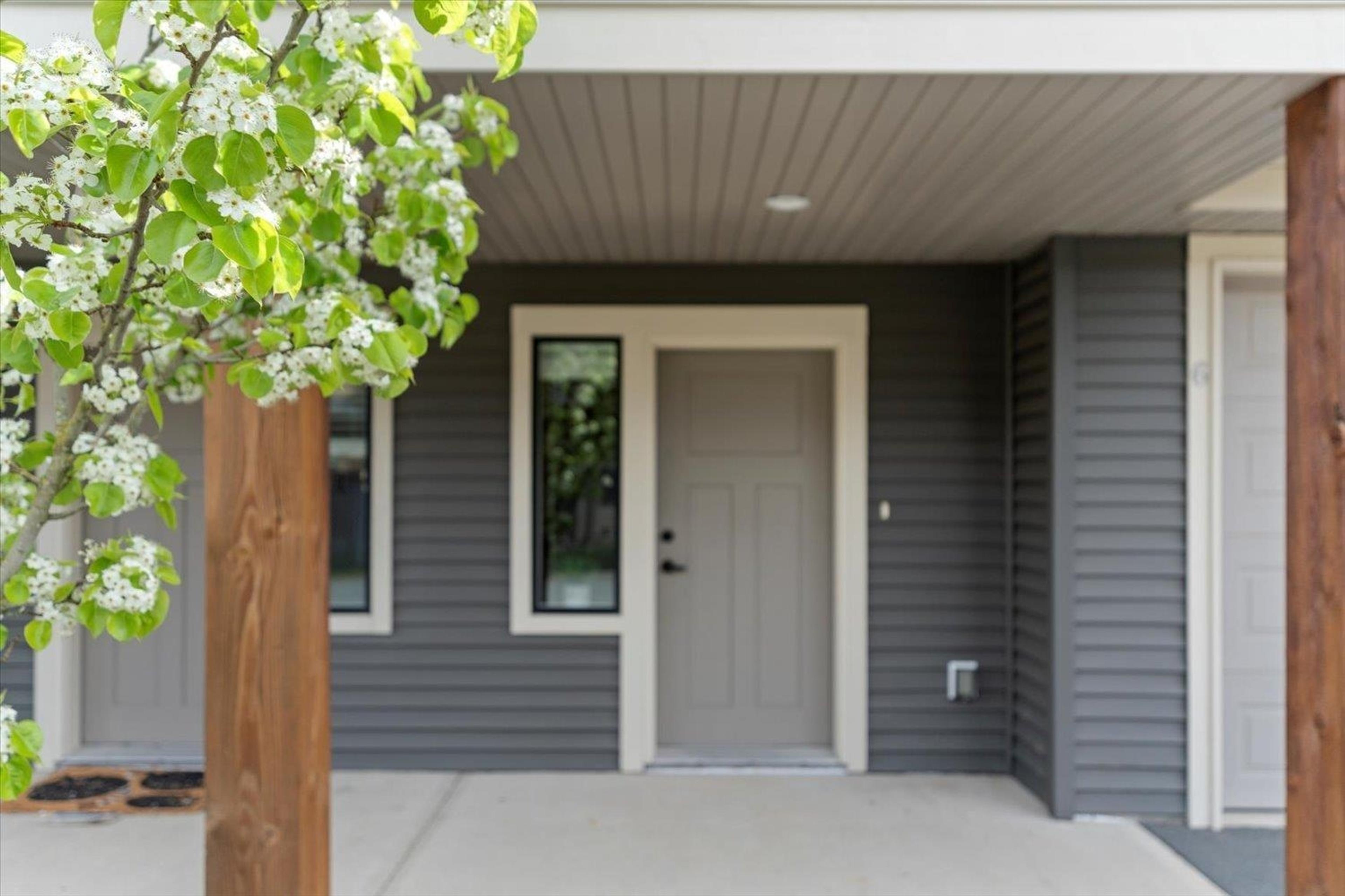 7435 Morrow Road, Agassiz - Exteriors - Photo 2