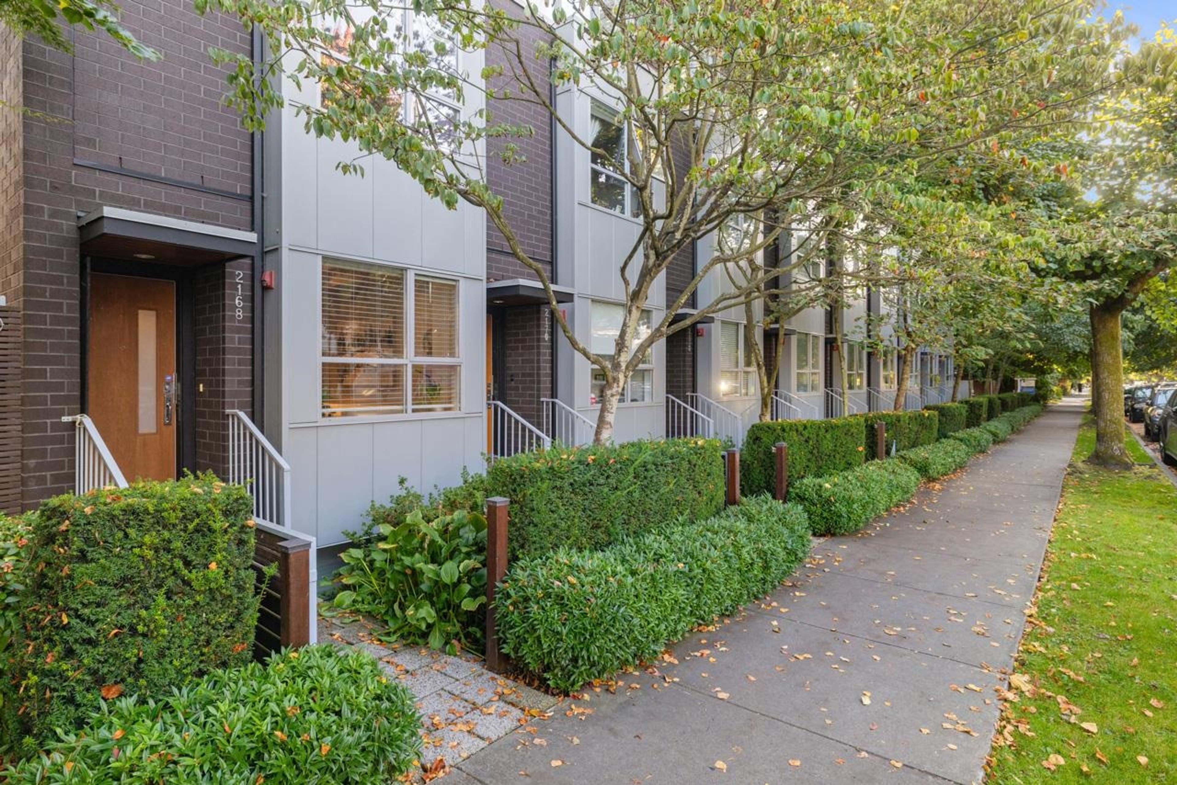 2188 W 8th Avenue, Vancouver - Exteriors - Full Complex View - Photo 2