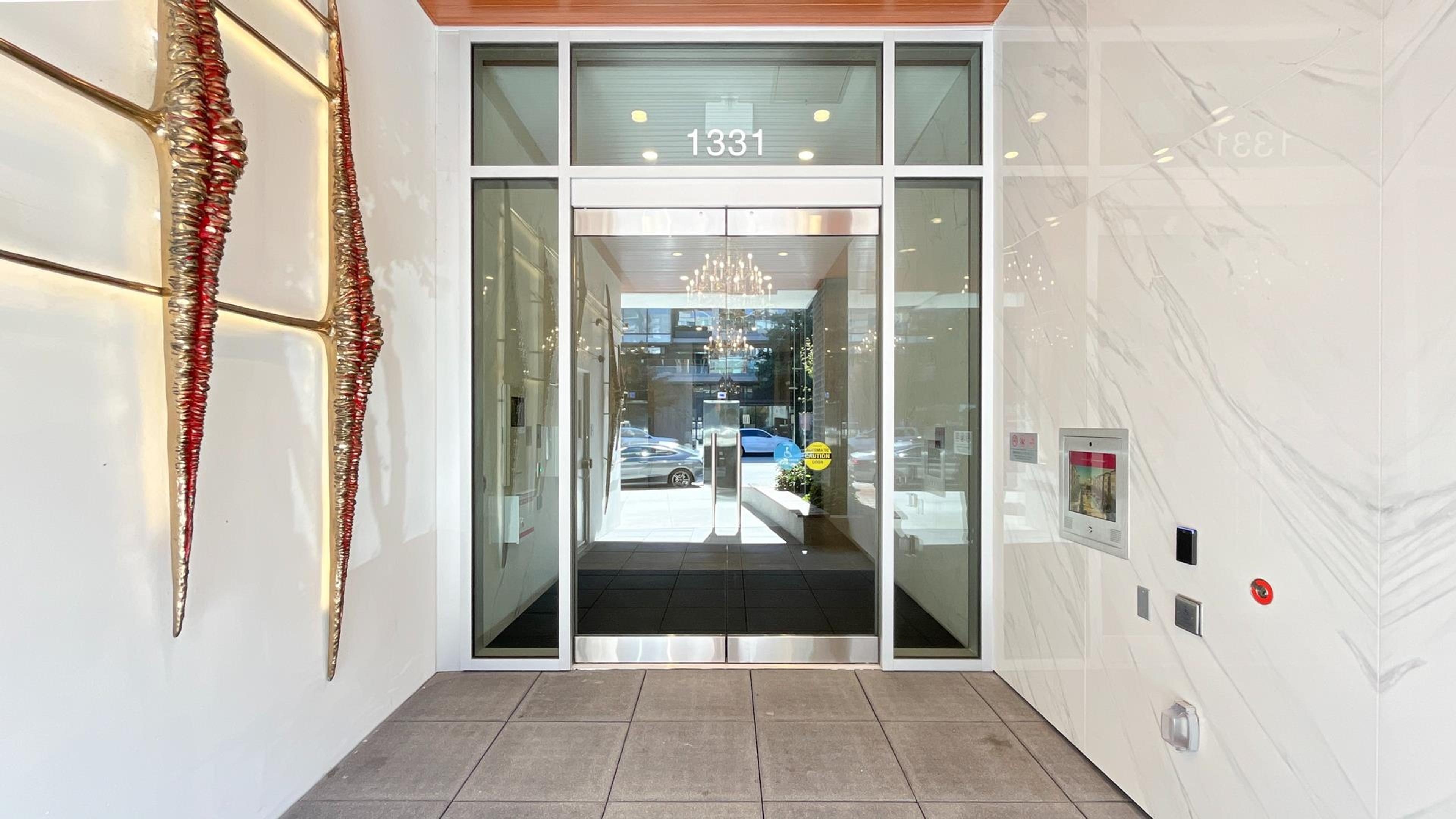 1331 Marine Drive, West Vancouver - Exteriors - Photo 2