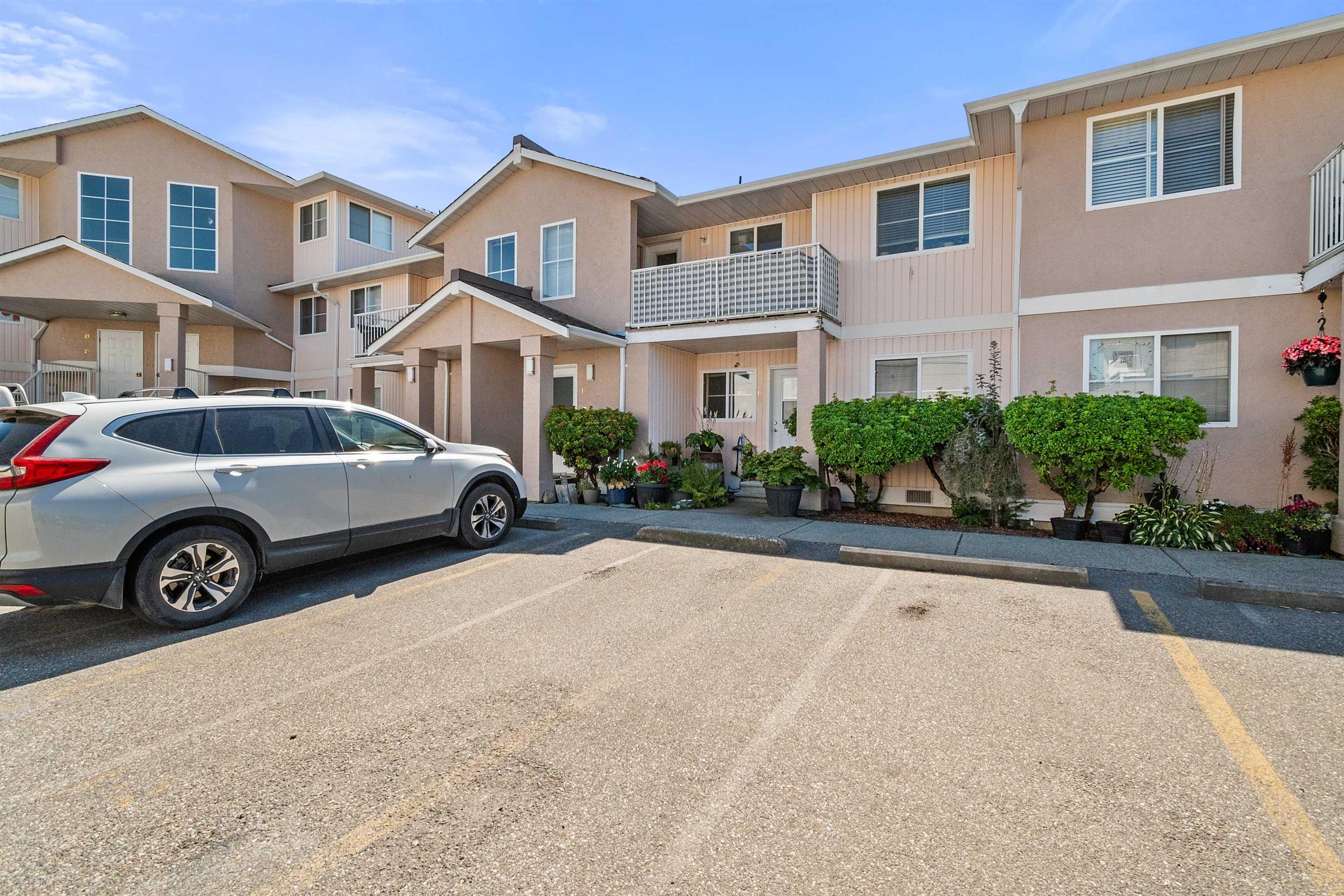 5915 Vedder Road, Chilliwack - Exteriors - Full Complex View - Photo 6