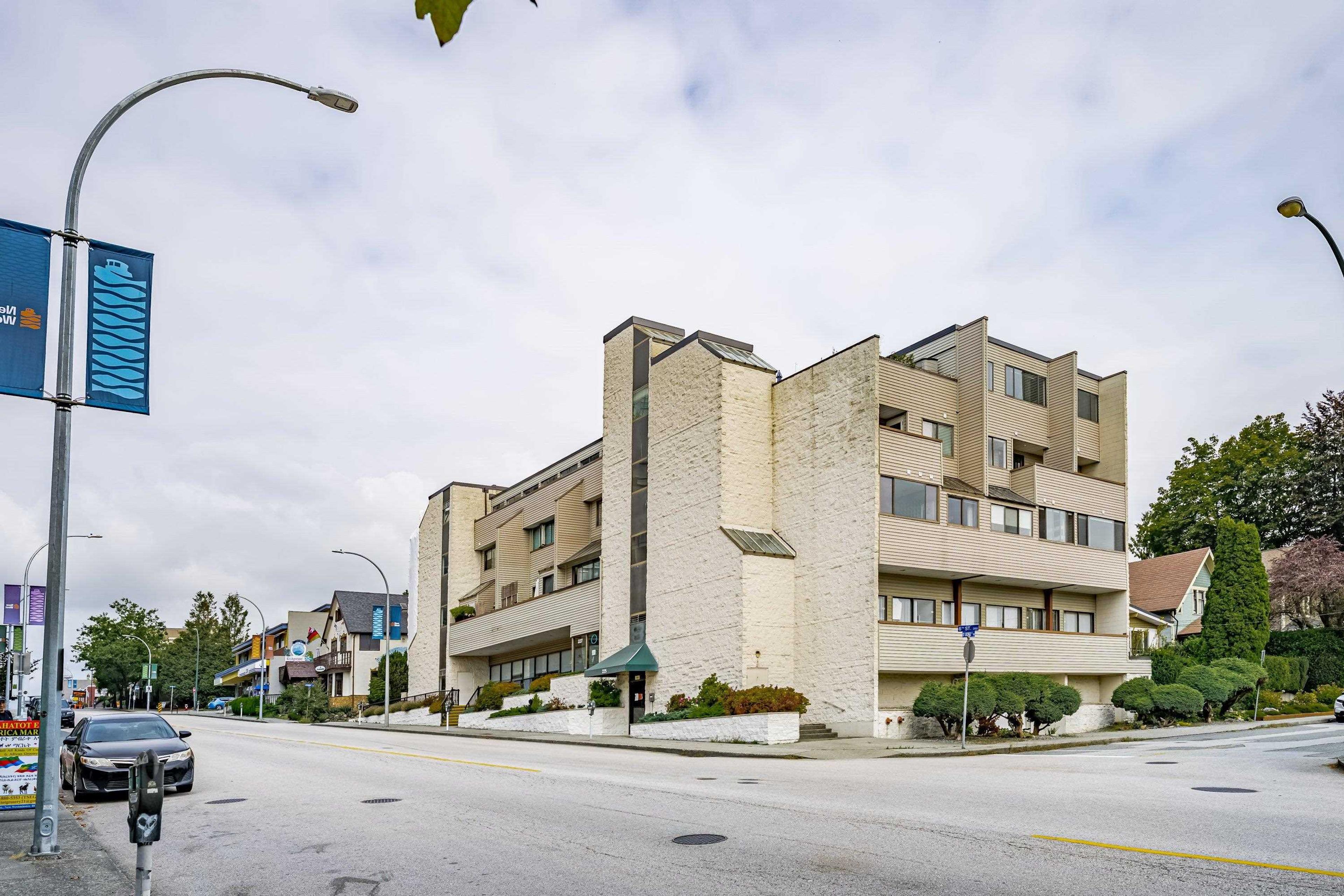 225 Sixth Street, New Westminster - Exteriors - Photo 2