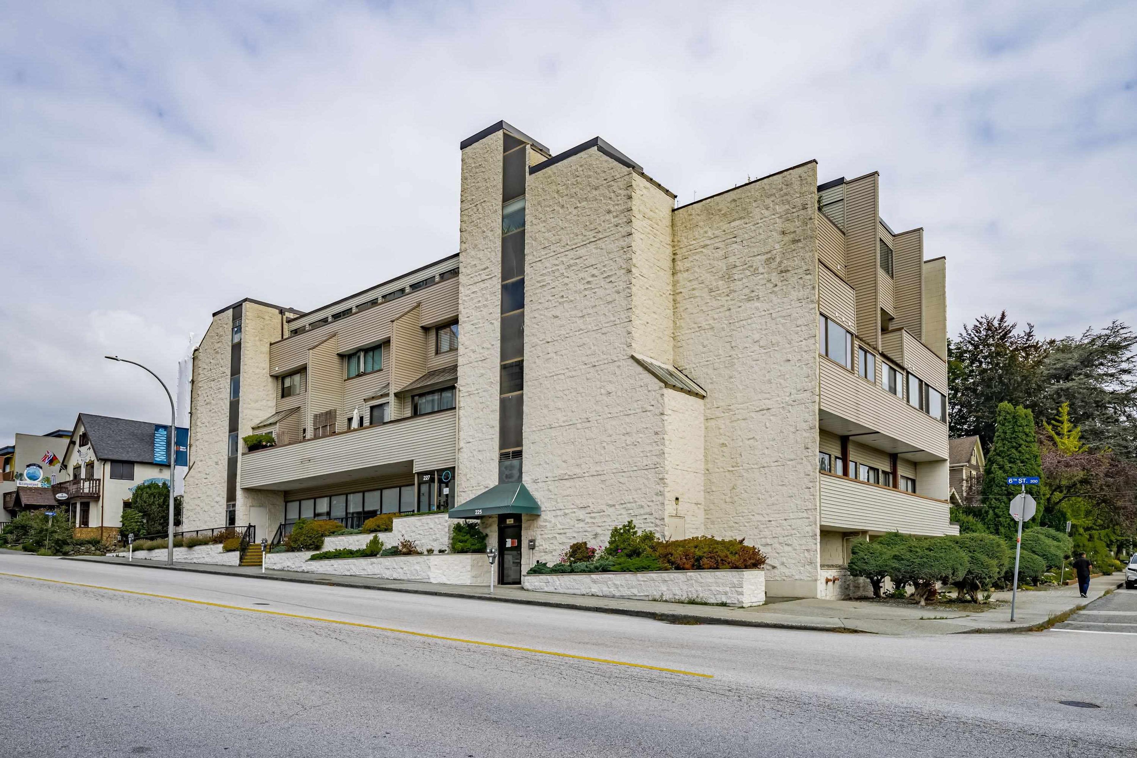 225 Sixth Street, New Westminster - Exteriors - Full Complex View - Photo 5