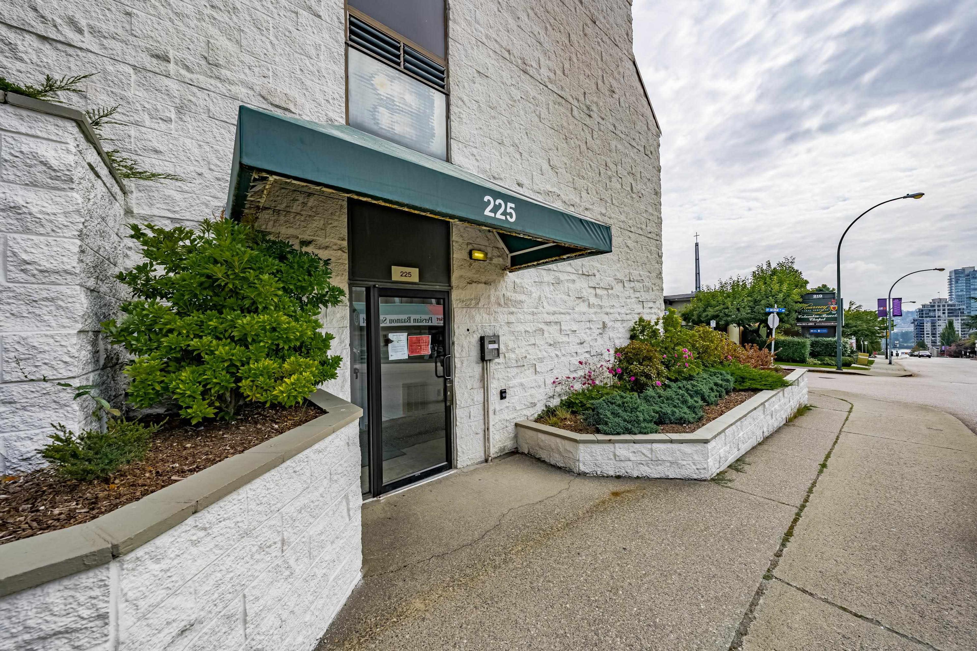 225 Sixth Street, New Westminster - Exteriors - Full Complex View - Photo 7